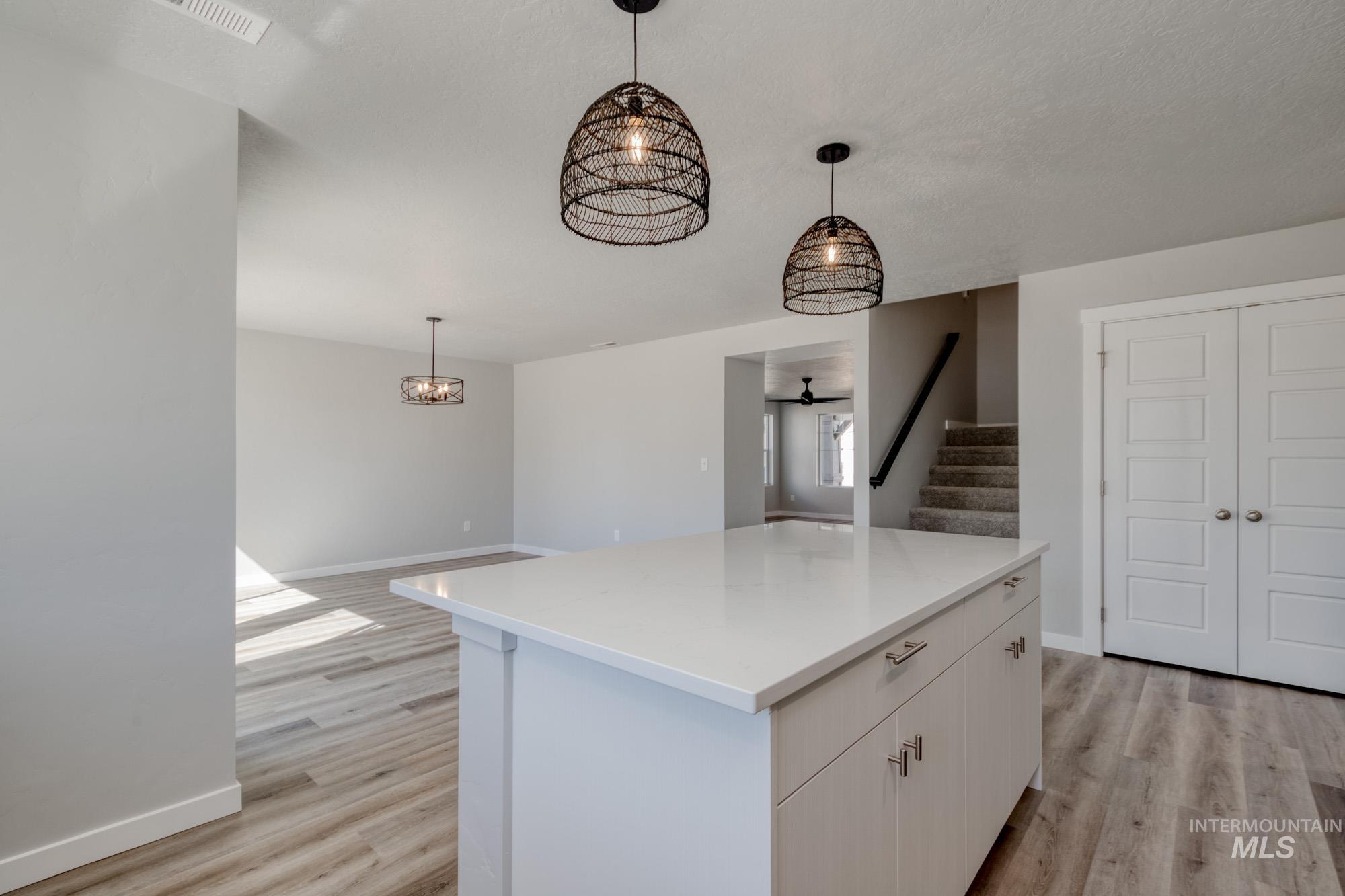 5275 E Grizzly St, Nampa, Idaho 83687, 5 Bedrooms, 2.5 Bathrooms, Residential For Sale, Price $531,990, 98936850
