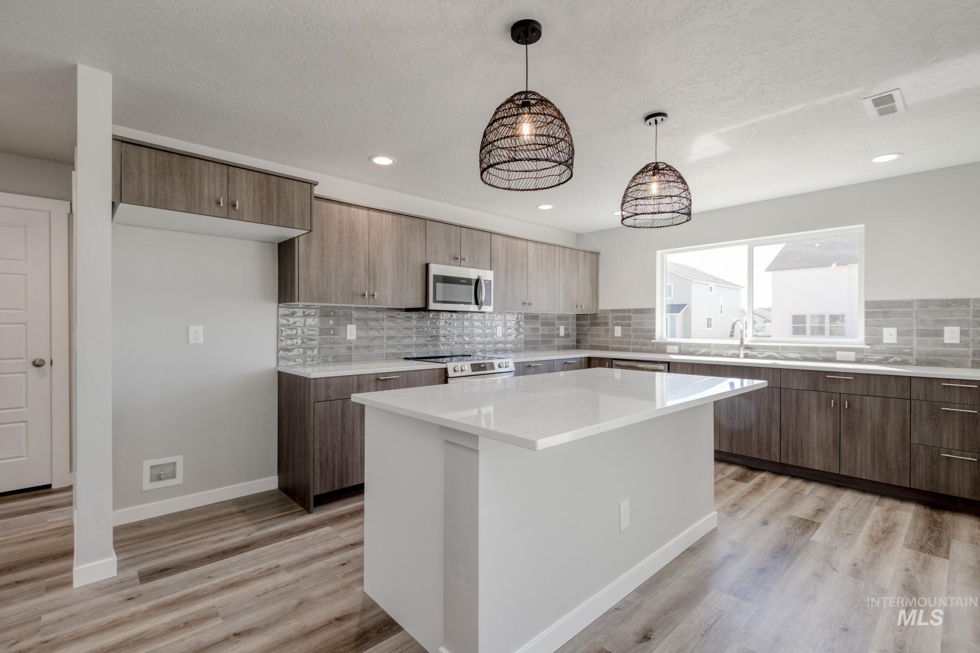 5275 E Grizzly St, Nampa, Idaho 83687, 5 Bedrooms, 2.5 Bathrooms, Residential For Sale, Price $531,990, 98936850