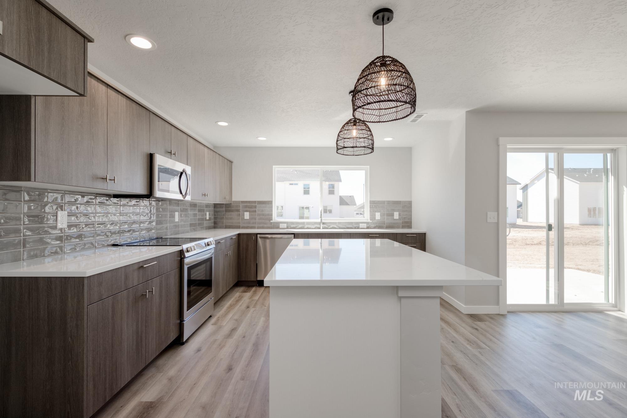 5275 E Grizzly St, Nampa, Idaho 83687, 5 Bedrooms, 2.5 Bathrooms, Residential For Sale, Price $531,990, 98936850