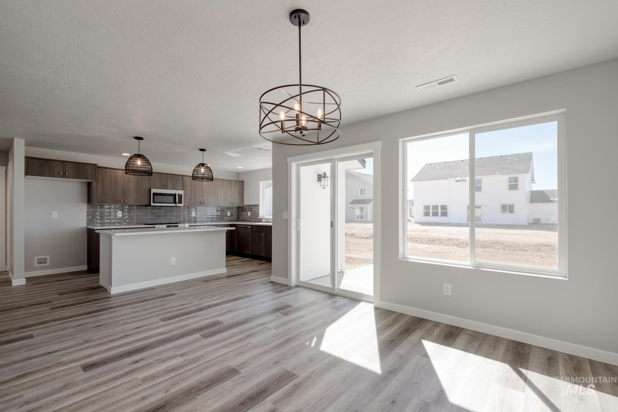 5275 E Grizzly St, Nampa, Idaho 83687, 5 Bedrooms, 2.5 Bathrooms, Residential For Sale, Price $531,990, 98936850