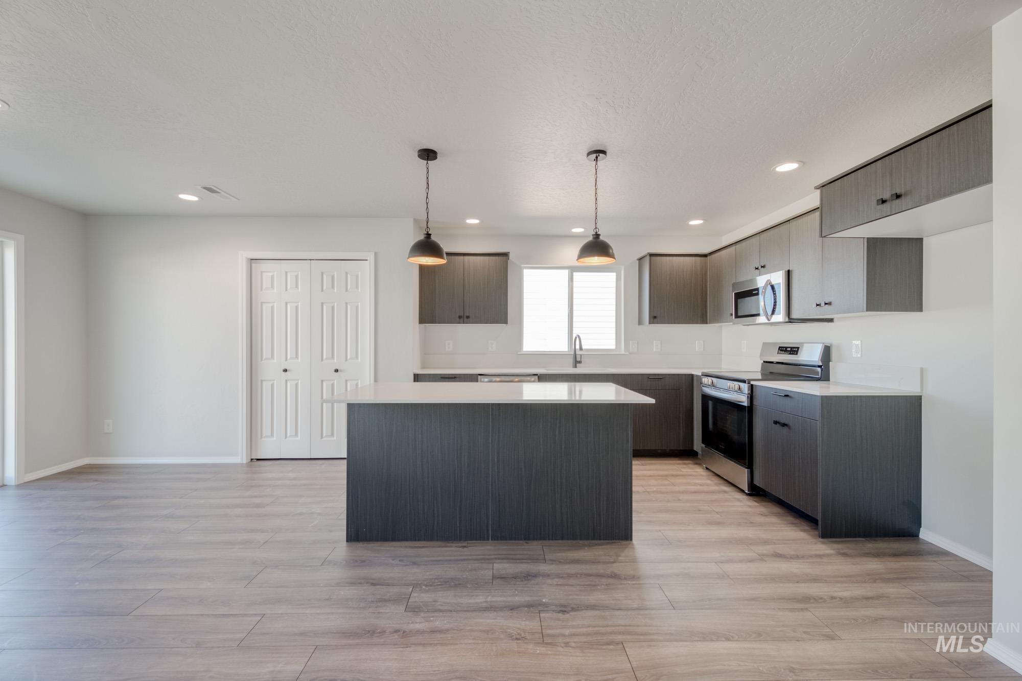 315 Chalcedony Ave, Caldwell, Idaho 83605, 5 Bedrooms, 3 Bathrooms, Residential For Sale, Price $464,990, 98936862
