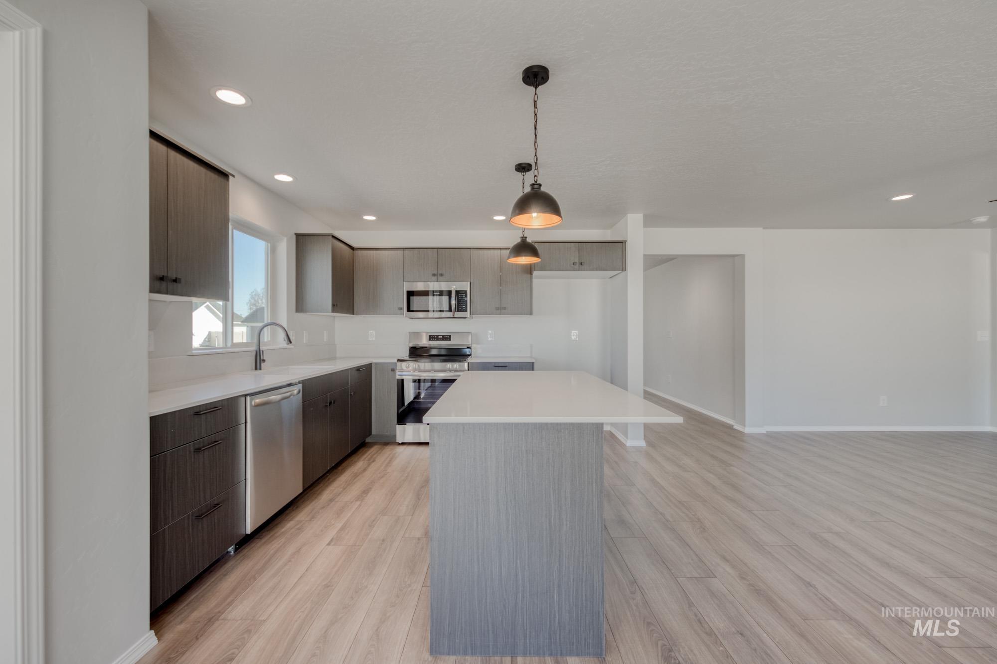 315 Chalcedony Ave, Caldwell, Idaho 83605, 5 Bedrooms, 3 Bathrooms, Residential For Sale, Price $464,990, 98936862