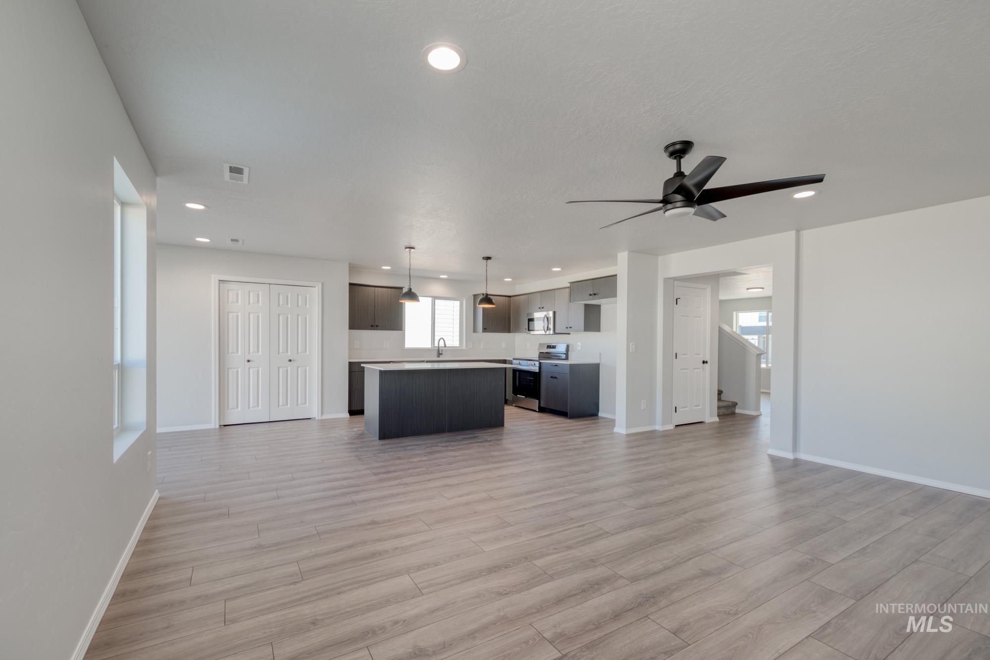 315 Chalcedony Ave, Caldwell, Idaho 83605, 5 Bedrooms, 3 Bathrooms, Residential For Sale, Price $464,990, 98936862