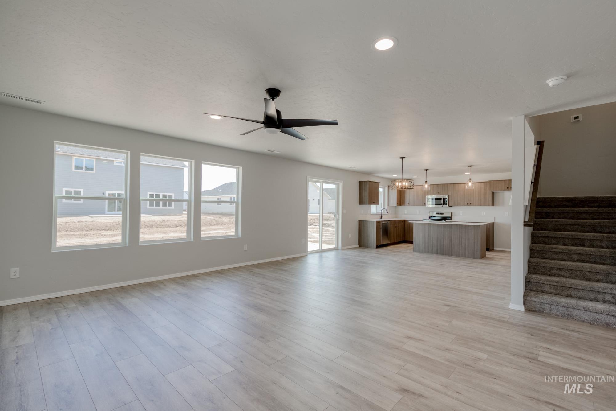 318 Chalcedony Ave, Caldwell, Idaho 83605, 4 Bedrooms, 3 Bathrooms, Residential For Sale, Price $469,990, 98936864