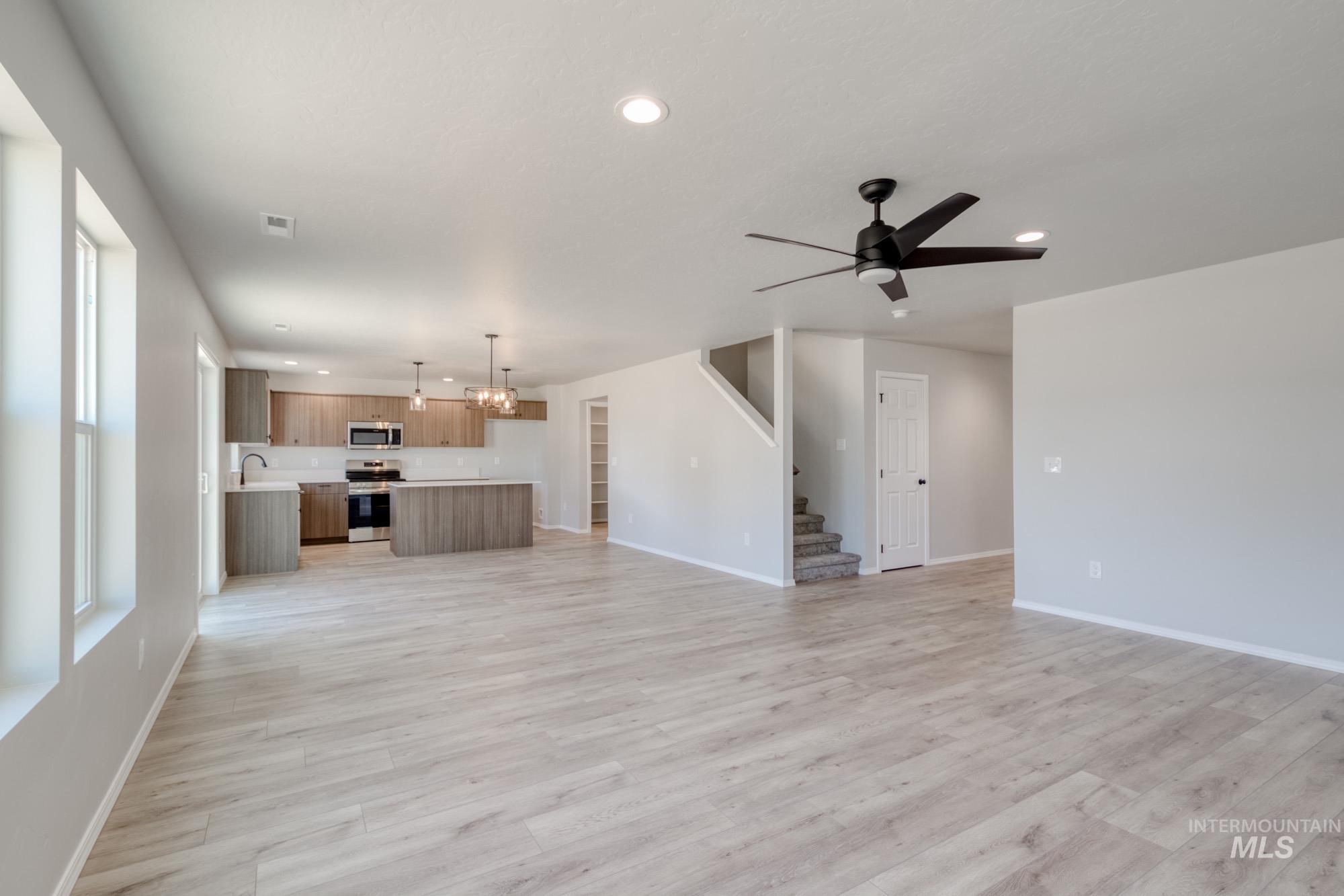 318 Chalcedony Ave, Caldwell, Idaho 83605, 4 Bedrooms, 3 Bathrooms, Residential For Sale, Price $469,990, 98936864