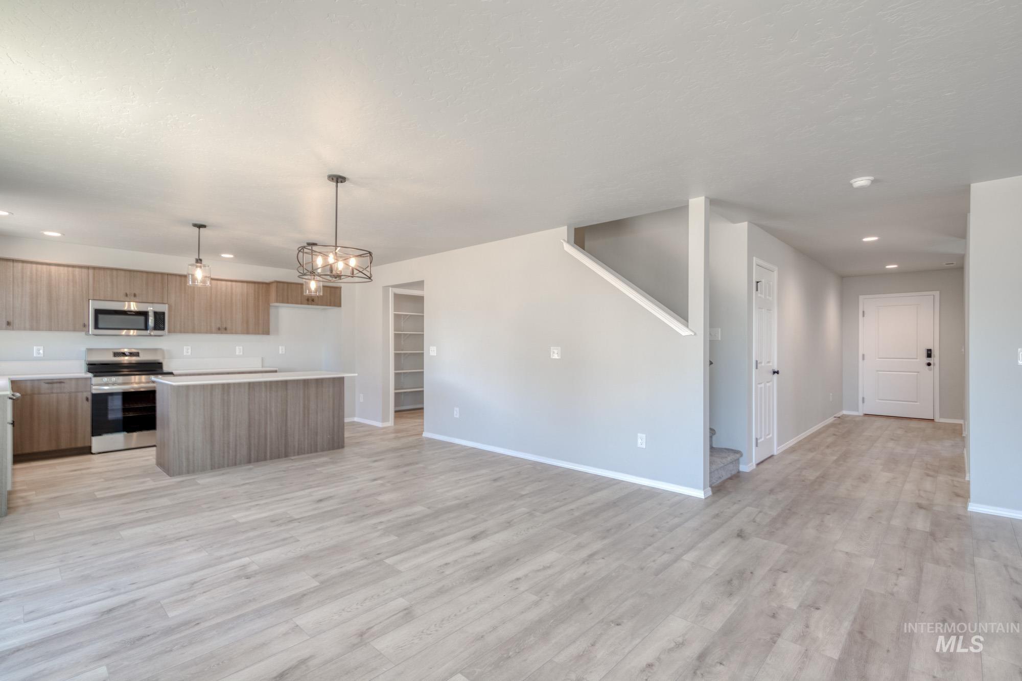 318 Chalcedony Ave, Caldwell, Idaho 83605, 4 Bedrooms, 3 Bathrooms, Residential For Sale, Price $469,990, 98936864