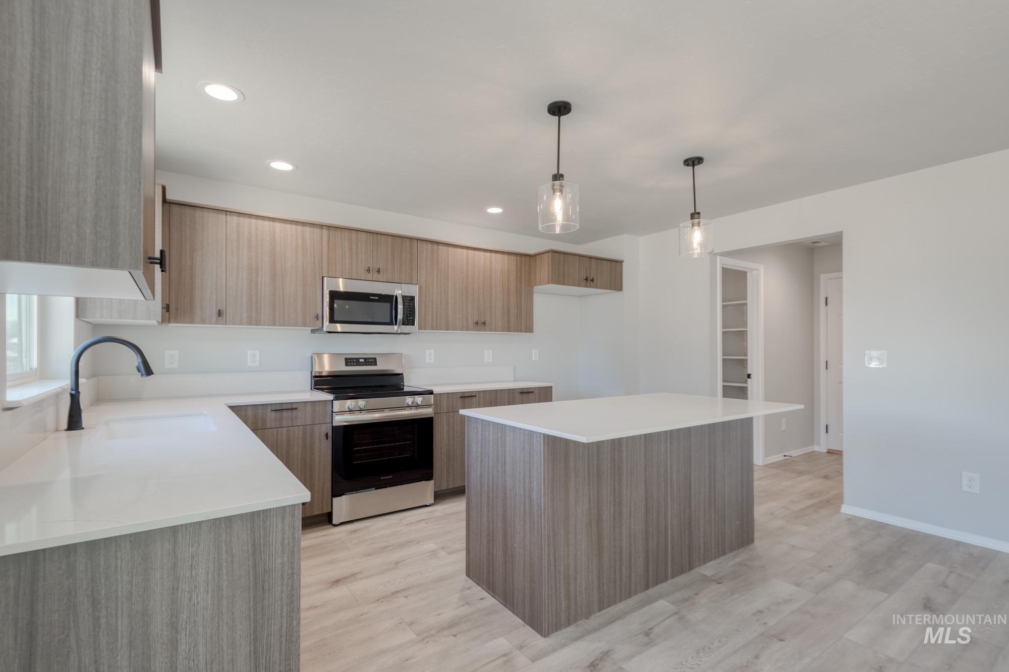 318 Chalcedony Ave, Caldwell, Idaho 83605, 4 Bedrooms, 3 Bathrooms, Residential For Sale, Price $469,990, 98936864