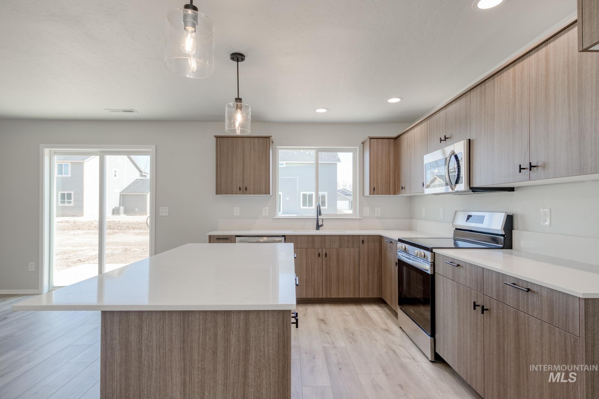 318 Chalcedony Ave, Caldwell, Idaho 83605, 4 Bedrooms, 3 Bathrooms, Residential For Sale, Price $469,990, 98936864