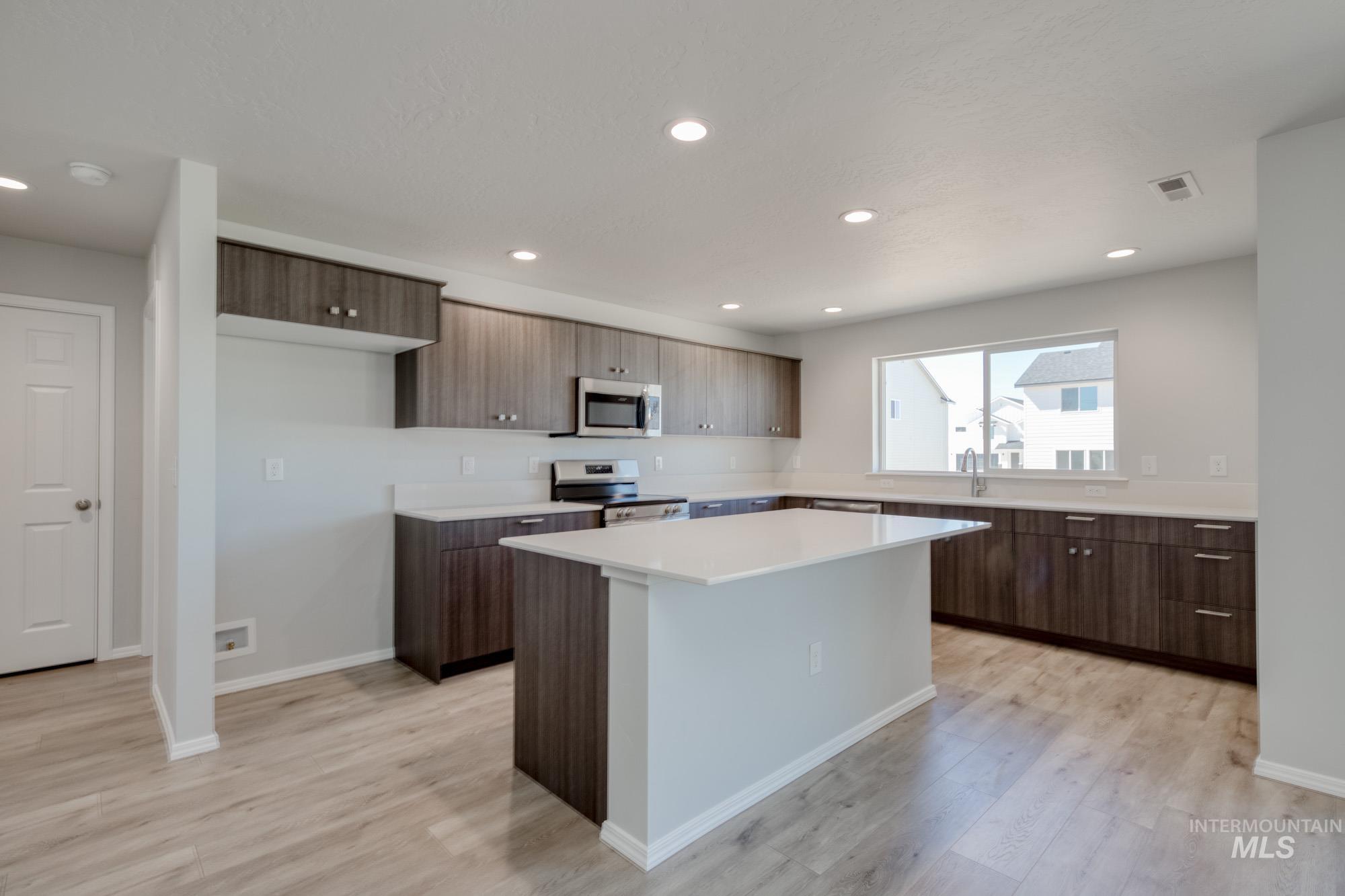 325 Crystal Rock Ave, Caldwell, Idaho 83605, 5 Bedrooms, 2.5 Bathrooms, Residential For Sale, Price $479,990, 98936866