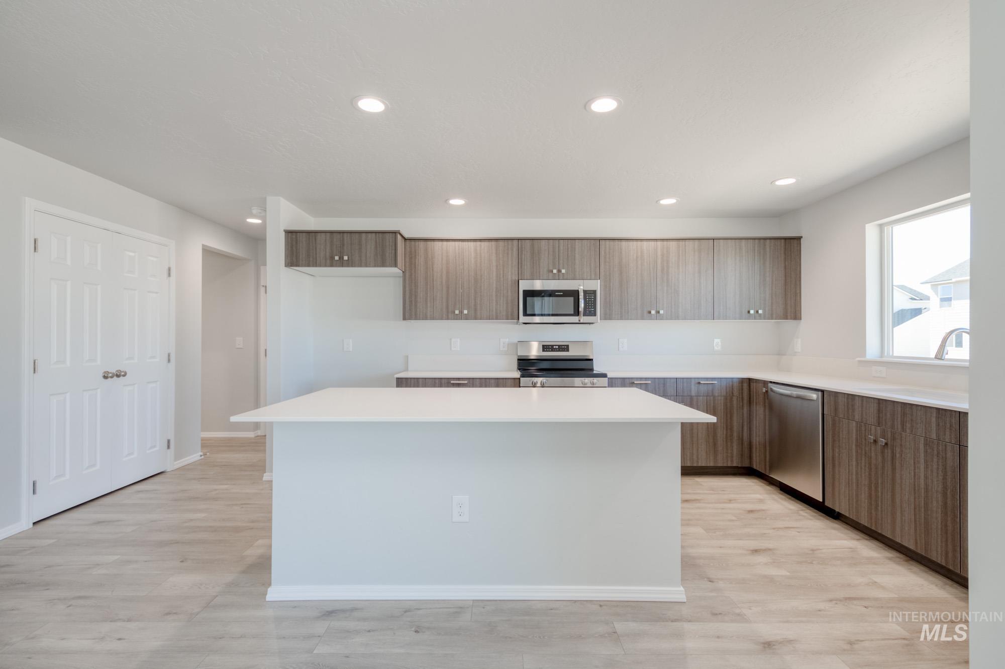 325 Crystal Rock Ave, Caldwell, Idaho 83605, 5 Bedrooms, 2.5 Bathrooms, Residential For Sale, Price $479,990, 98936866