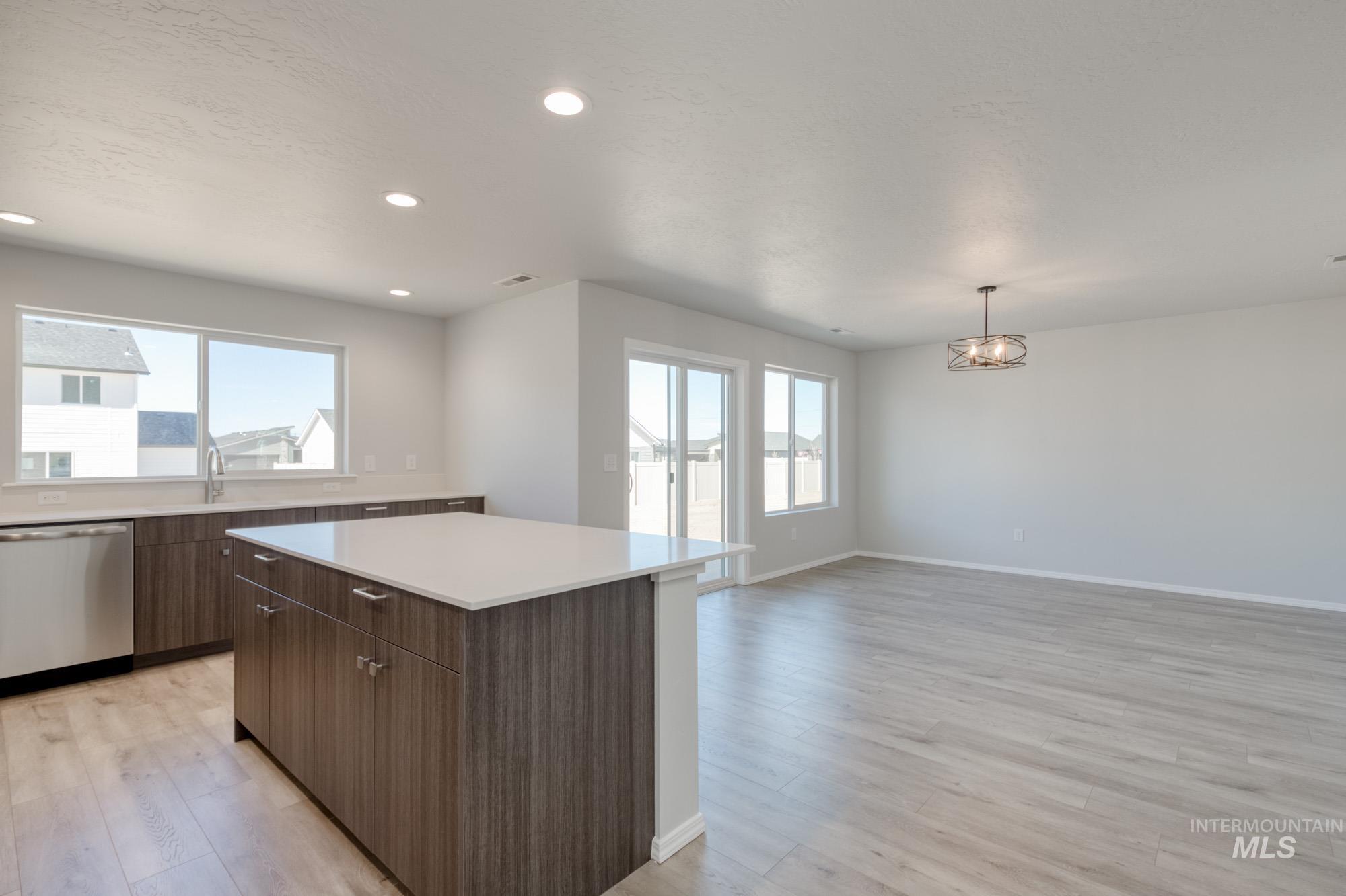 325 Crystal Rock Ave, Caldwell, Idaho 83605, 5 Bedrooms, 2.5 Bathrooms, Residential For Sale, Price $479,990, 98936866