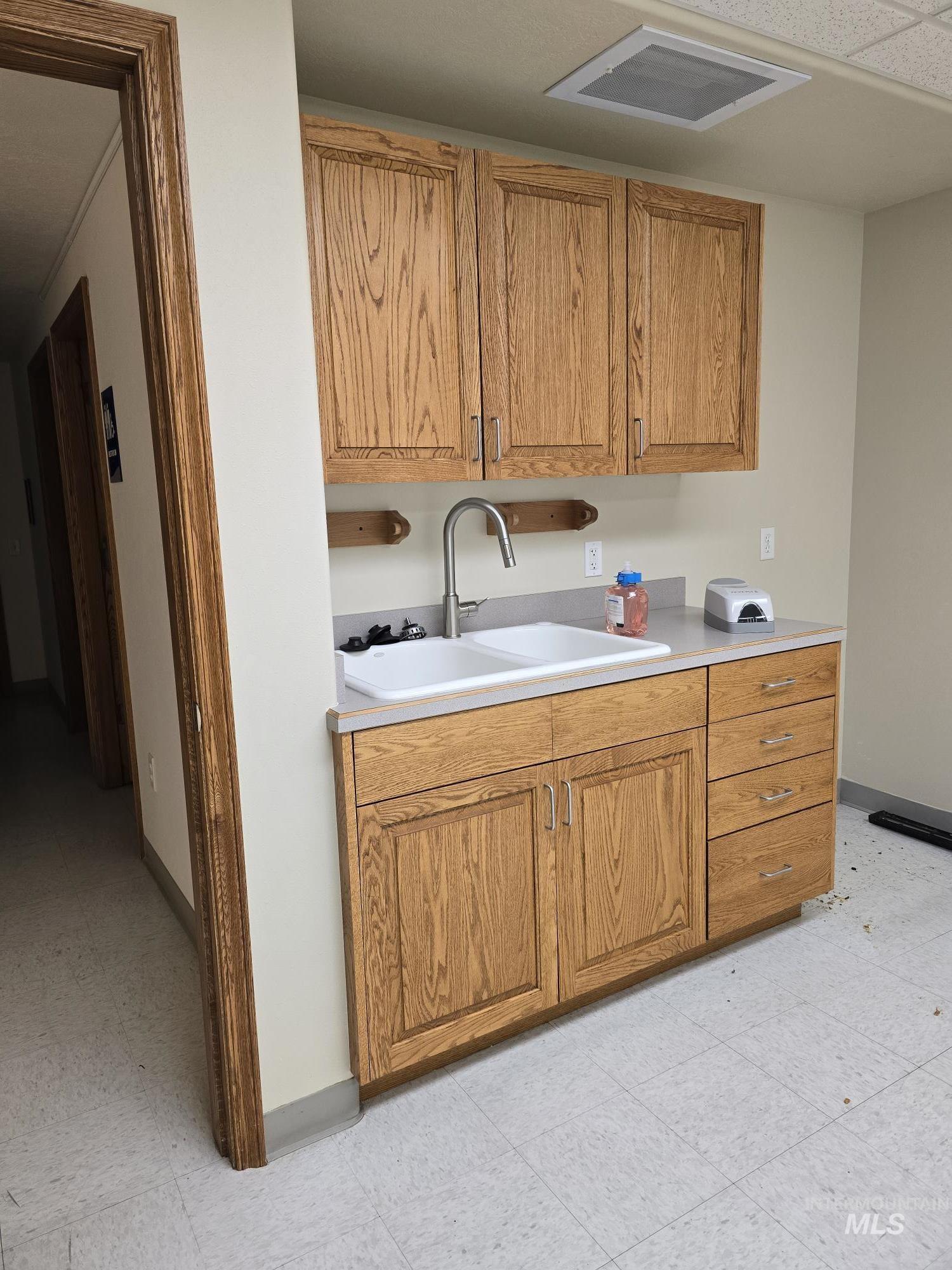 414 Shoup Ave. W., Twin Falls, Idaho 83301, Business/Commercial For Sale, Price $117,806,MLS 98937654