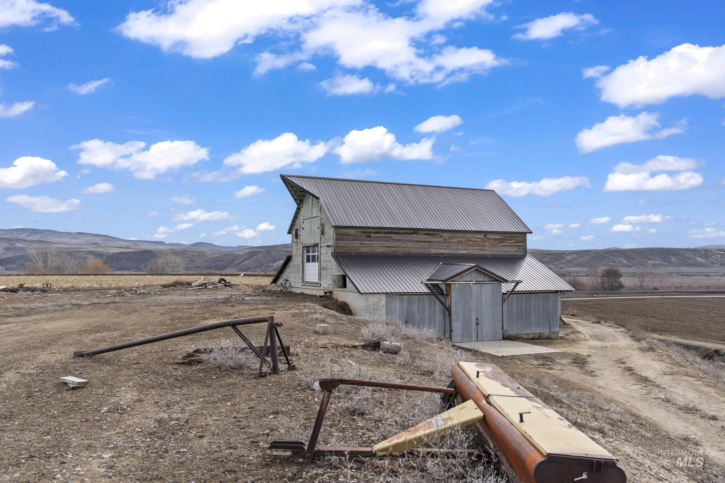 2117 Weiser River Road, Weiser, Idaho 83672, 3 Bedrooms, 1.5 Bathrooms, Farm & Ranch For Sale, Price $3,375,000, 98939019