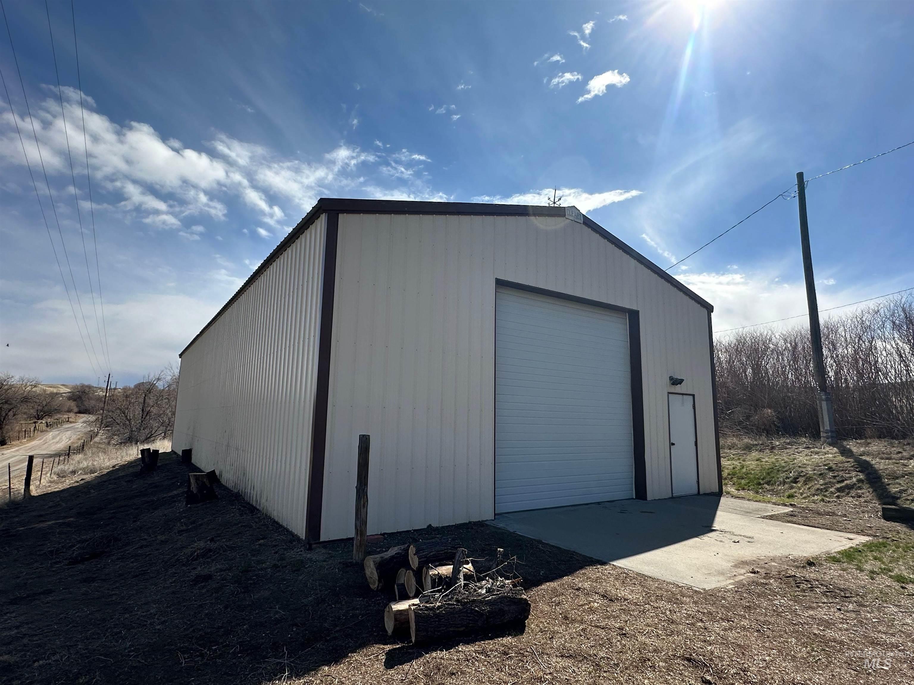 2891 E Murphy Springs Rd, King Hill, Idaho 83633, 5 Bedrooms, 2.5 Bathrooms, Farm & Ranch For Sale, Price $789,900, 98939351