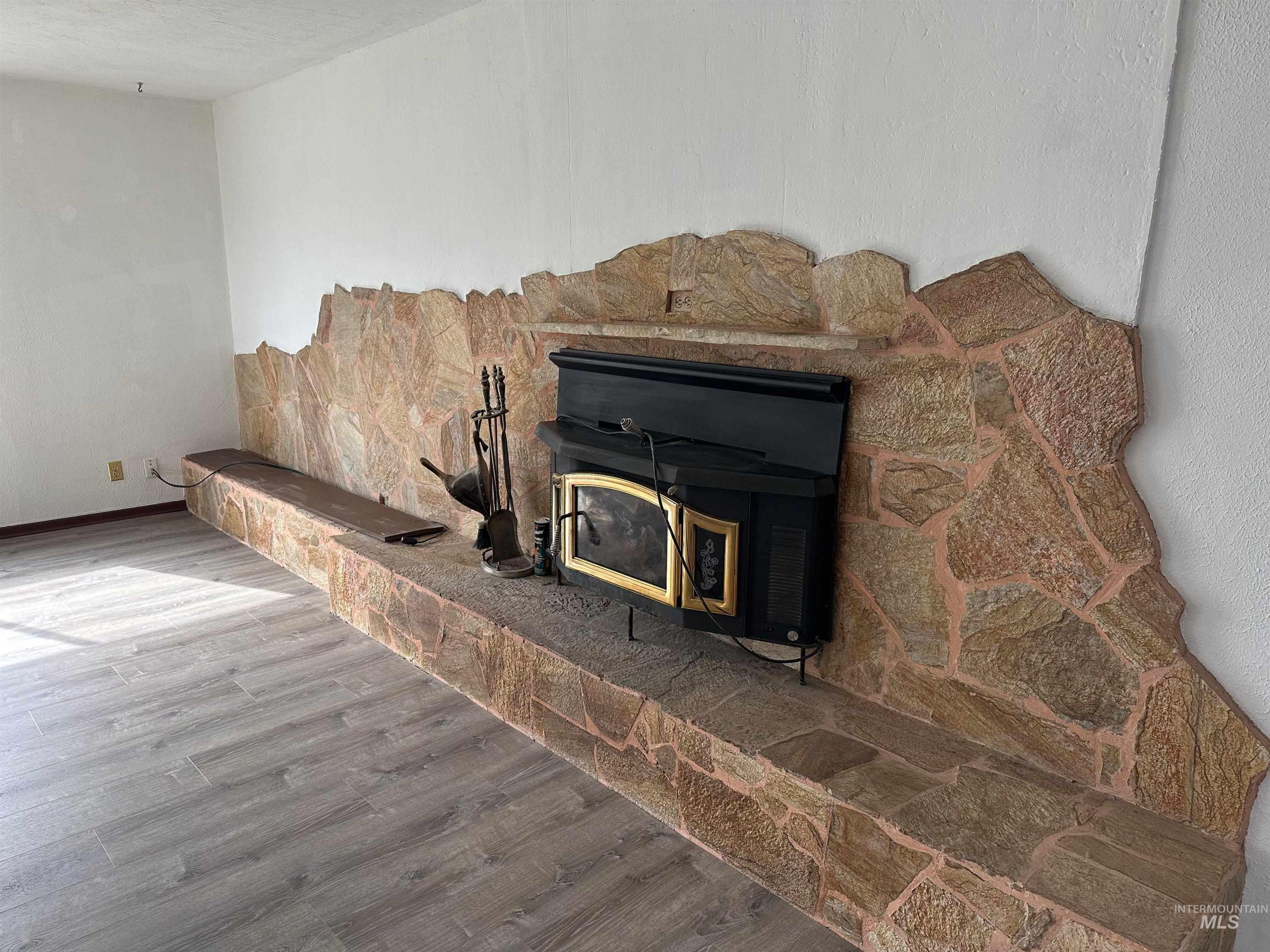 2891 E Murphy Springs Rd, King Hill, Idaho 83633, 5 Bedrooms, 2.5 Bathrooms, Farm & Ranch For Sale, Price $789,900, 98939351