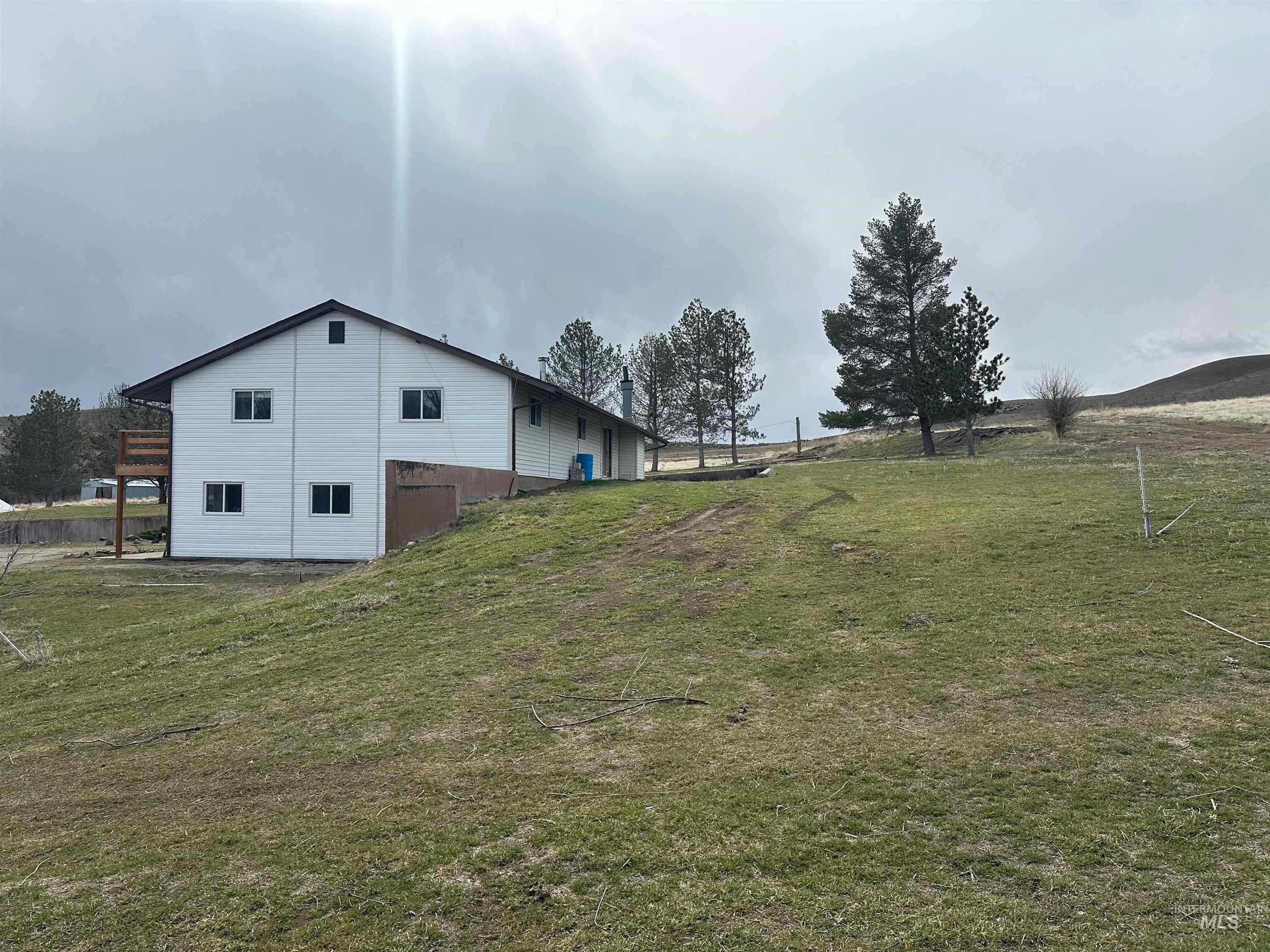 2891 E Murphy Springs Rd, King Hill, Idaho 83633, 5 Bedrooms, 2.5 Bathrooms, Farm & Ranch For Sale, Price $789,900, 98939351