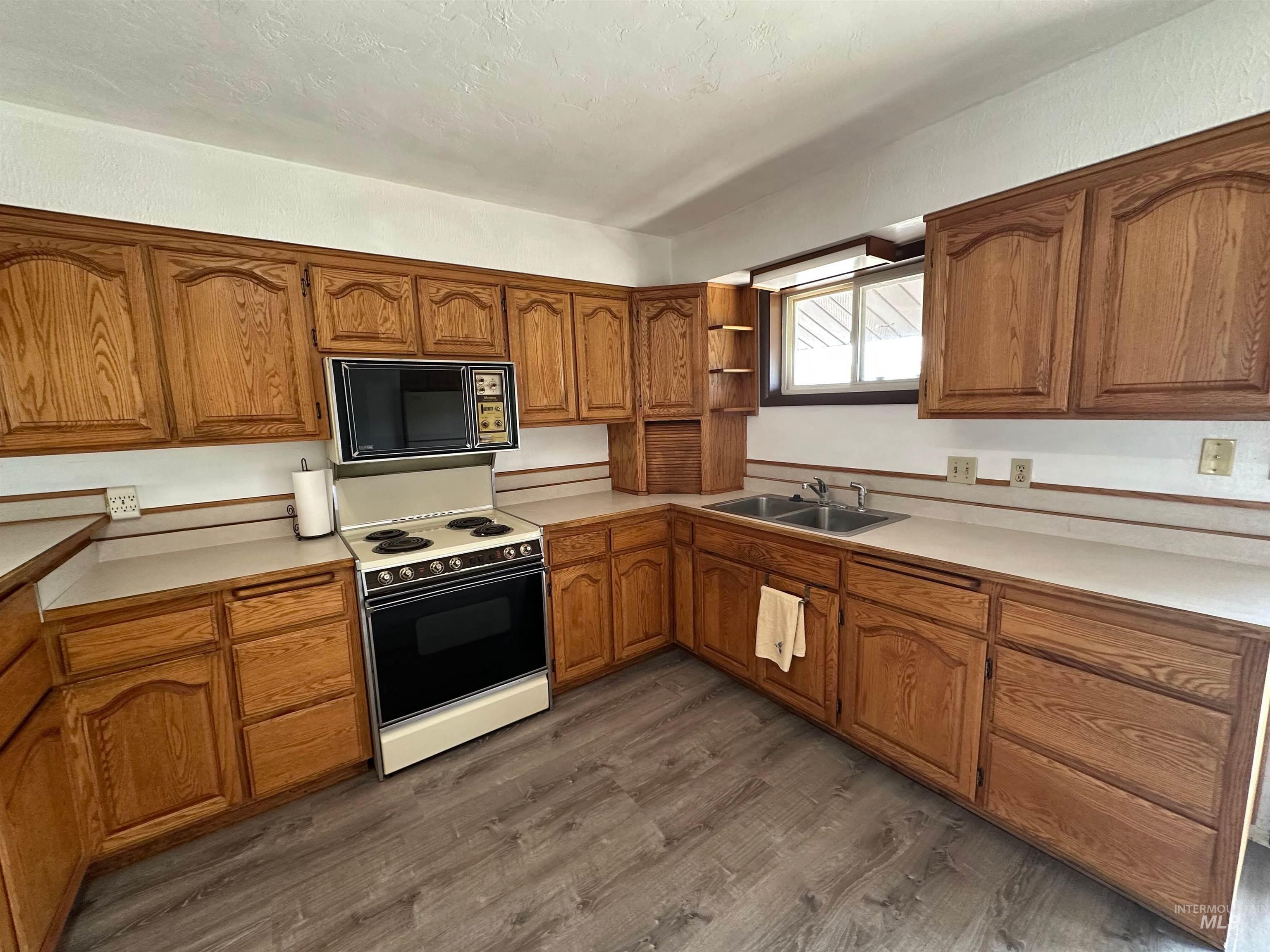 2891 E Murphy Springs Rd, King Hill, Idaho 83633, 5 Bedrooms, 2.5 Bathrooms, Farm & Ranch For Sale, Price $789,900, 98939351