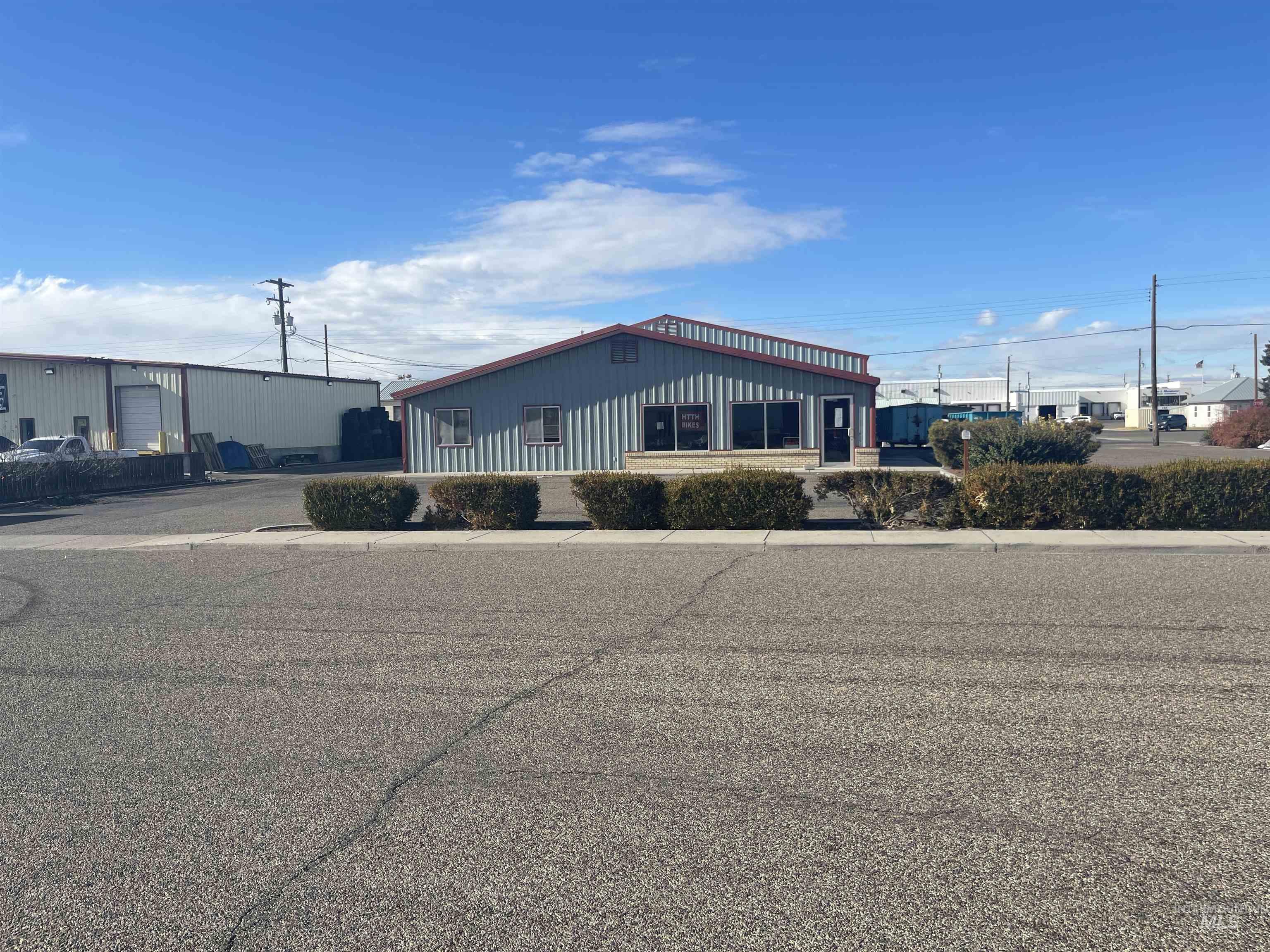 215 SE 3rd Ave, Ontario, Oregon 97914, 4 Rooms, Business/Commercial For Sale, Price $42,000,MLS 98939601
