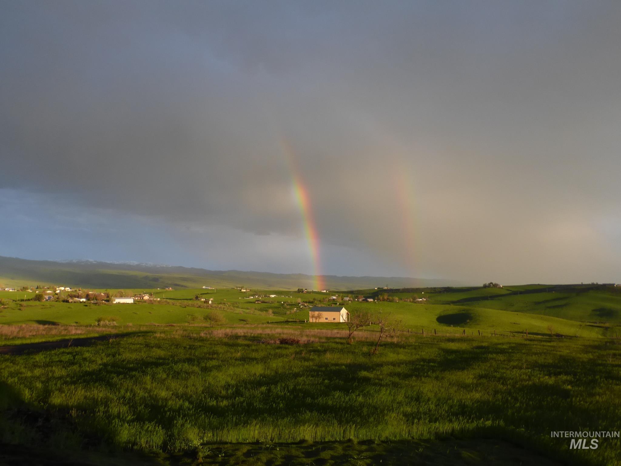 2193 Apple Lane, Mesa, Idaho 83643-5009, 2 Bedrooms, 2.5 Bathrooms, Farm & Ranch For Sale, Price $770,000, 98940047
