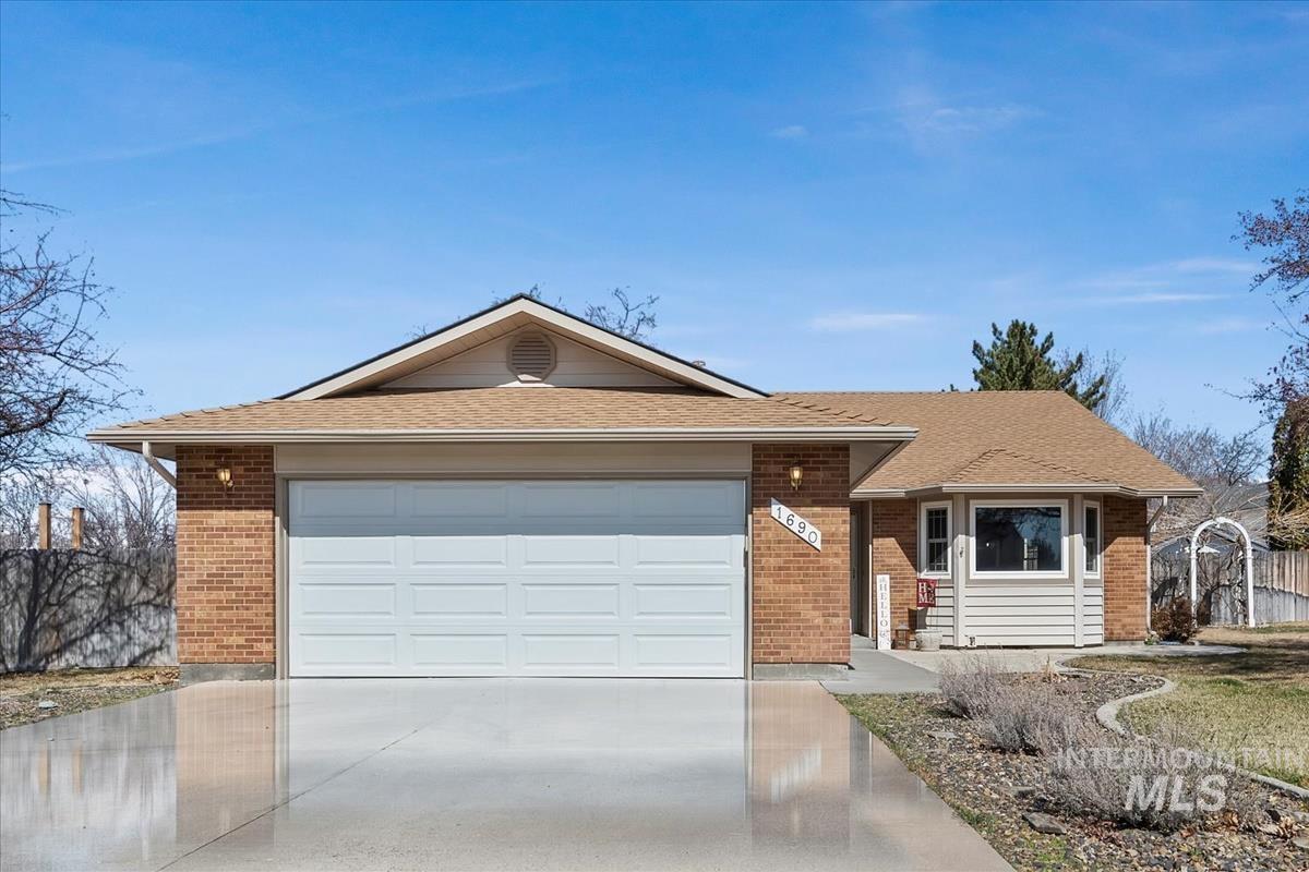 1690 Centennial Dr, Mountain Home, Idaho 83647-2388, 3 Bedrooms, 2 Bathrooms, Residential For Sale, Price $369,000,MLS 98940092