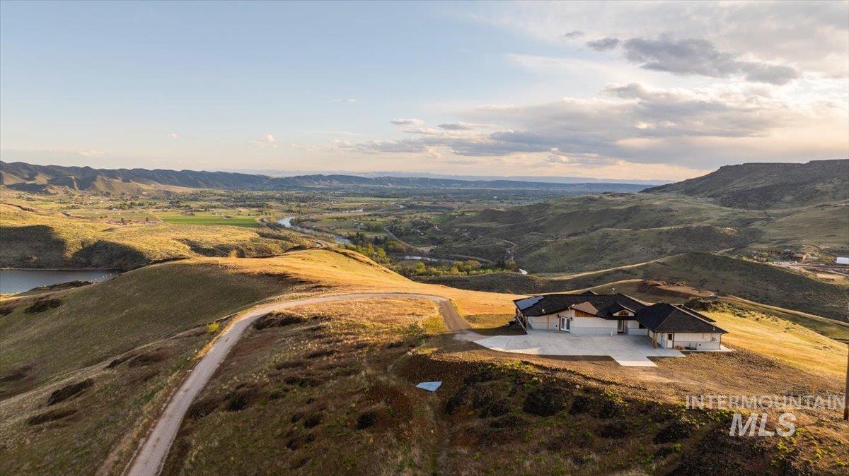 5225 Spring Creek Rd, Emmett, Idaho 83617-9115, 5 Bedrooms, 5 Bathrooms, Residential For Sale, Price $1,990,000, 98942198