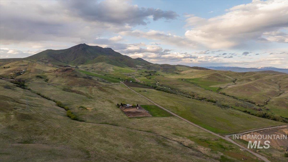 5225 Spring Creek Rd, Emmett, Idaho 83617-9115, 5 Bedrooms, 5 Bathrooms, Residential For Sale, Price $1,990,000, 98942198