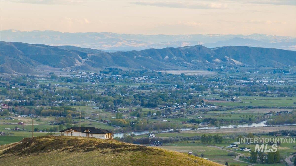 5225 Spring Creek Rd, Emmett, Idaho 83617-9115, 5 Bedrooms, 5 Bathrooms, Residential For Sale, Price $1,990,000, 98942198