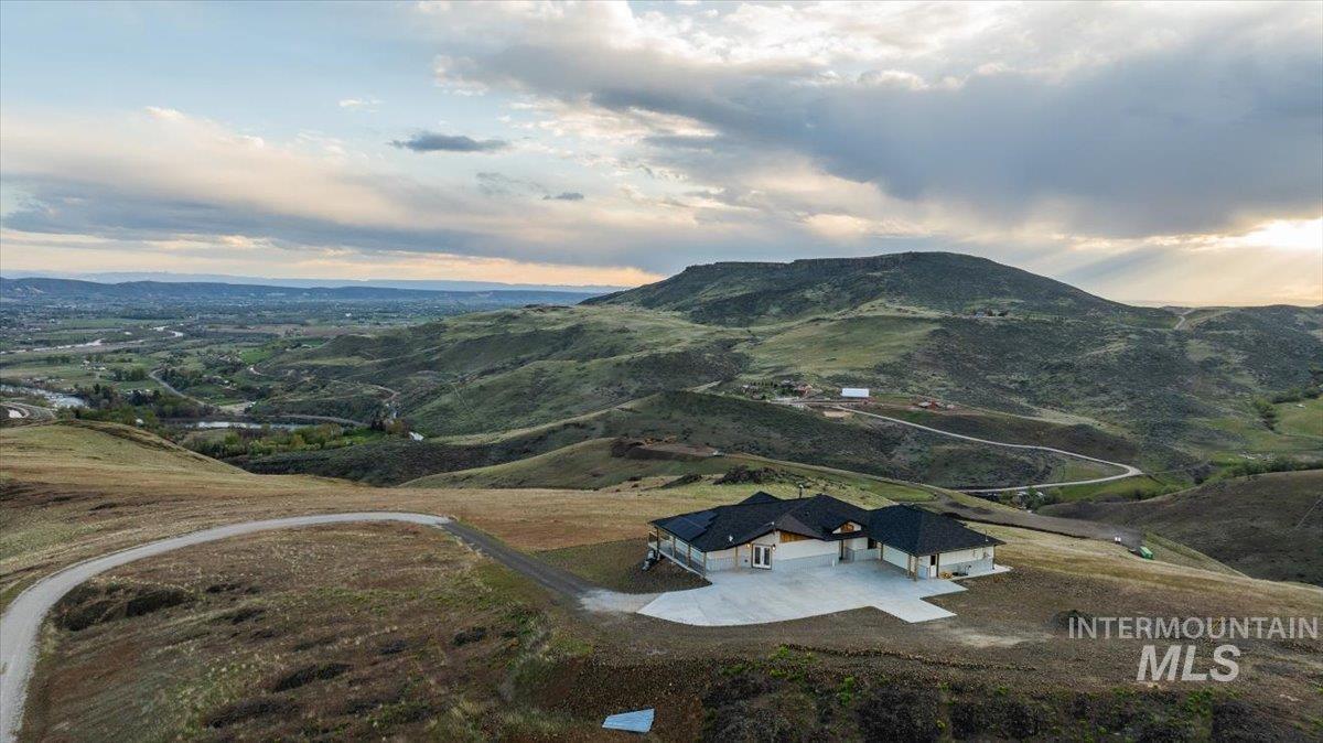 5225 Spring Creek Rd, Emmett, Idaho 83617-9115, 5 Bedrooms, 5 Bathrooms, Residential For Sale, Price $1,990,000, 98942198