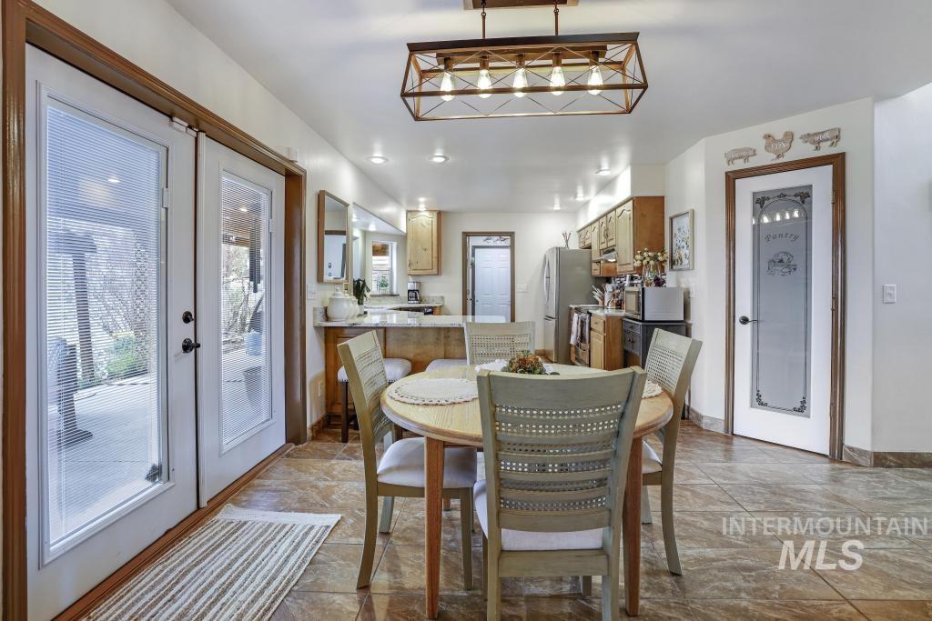 267 Dollar Hide Way, Jerome, Idaho 83338-6554, 4 Bedrooms, 3.5 Bathrooms, Residential For Sale, Price $650,000, 98942202