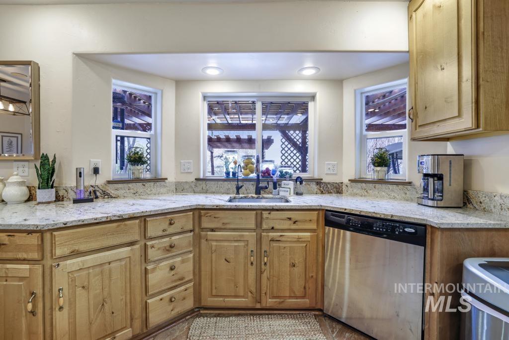 267 Dollar Hide Way, Jerome, Idaho 83338-6554, 4 Bedrooms, 3.5 Bathrooms, Residential For Sale, Price $650,000, 98942202
