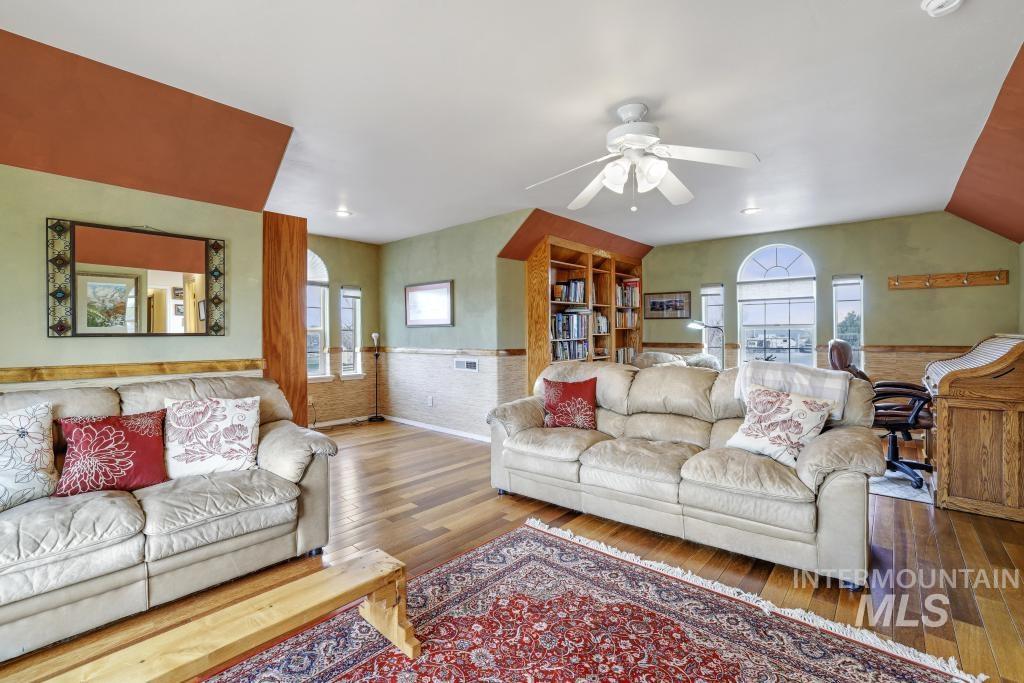 267 Dollar Hide Way, Jerome, Idaho 83338-6554, 4 Bedrooms, 3.5 Bathrooms, Residential For Sale, Price $650,000, 98942202