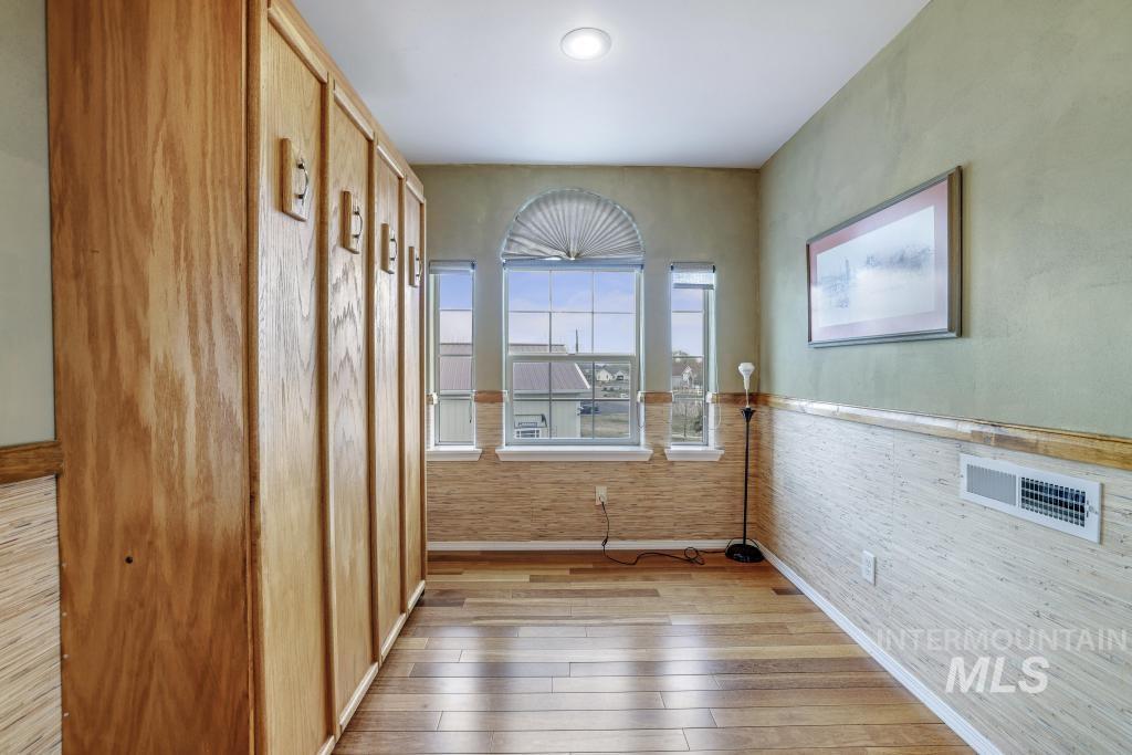 267 Dollar Hide Way, Jerome, Idaho 83338-6554, 4 Bedrooms, 3.5 Bathrooms, Residential For Sale, Price $650,000, 98942202