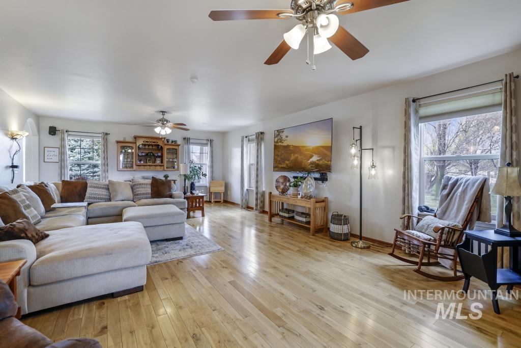 267 Dollar Hide Way, Jerome, Idaho 83338-6554, 4 Bedrooms, 3.5 Bathrooms, Residential For Sale, Price $650,000, 98942202