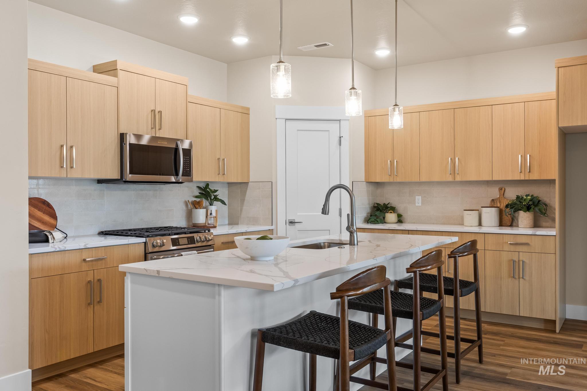 1737 E Grayson, Meridian, Idaho 83642, 3 Bedrooms, 2 Bathrooms, Residential For Sale, Price $534,900, 98942208