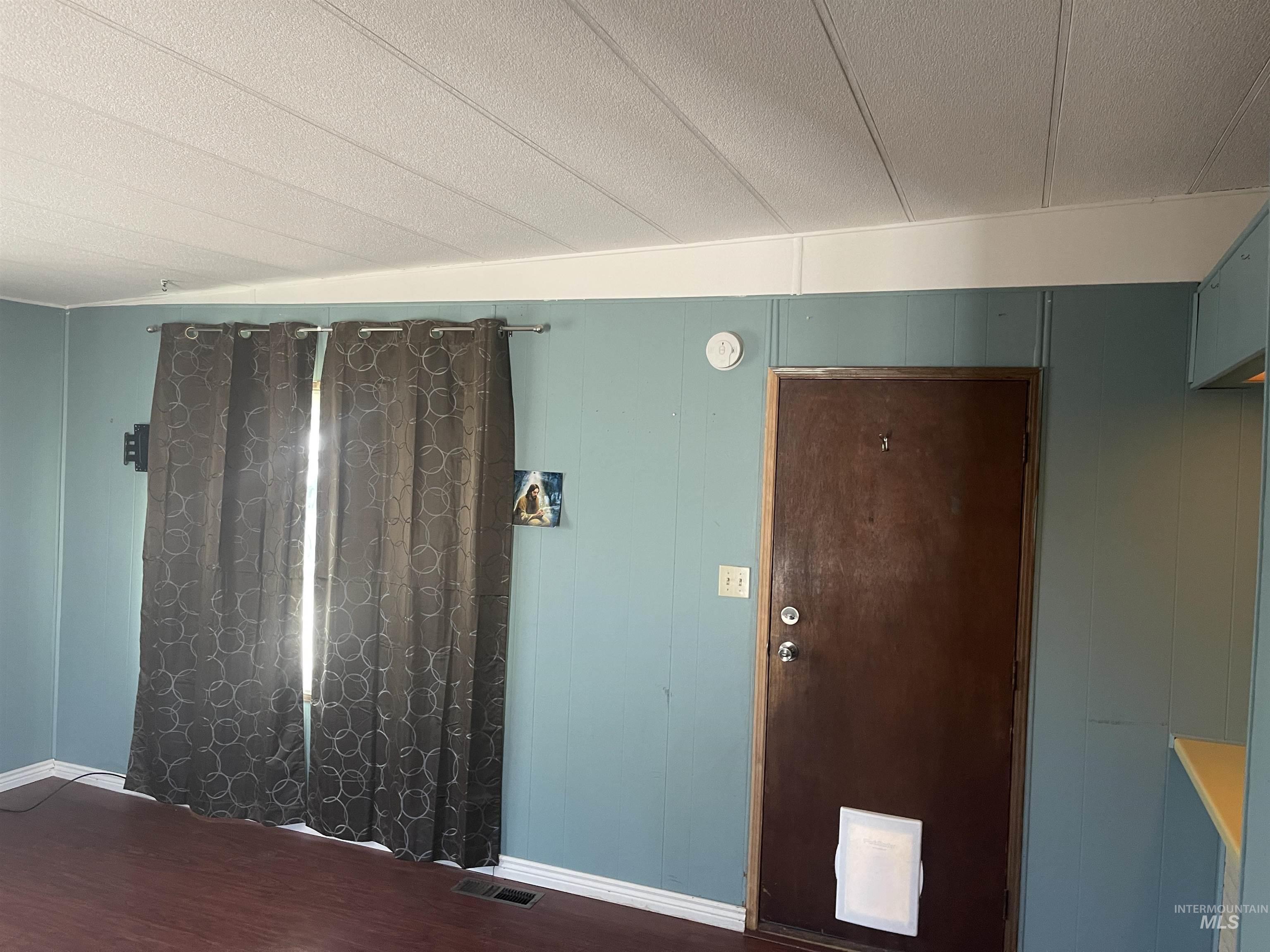 297 Phaeton Lane, Ontario, Oregon 97914, 2 Bedrooms, 1 Bathroom, Residential For Sale, Price $25,000, 98942358