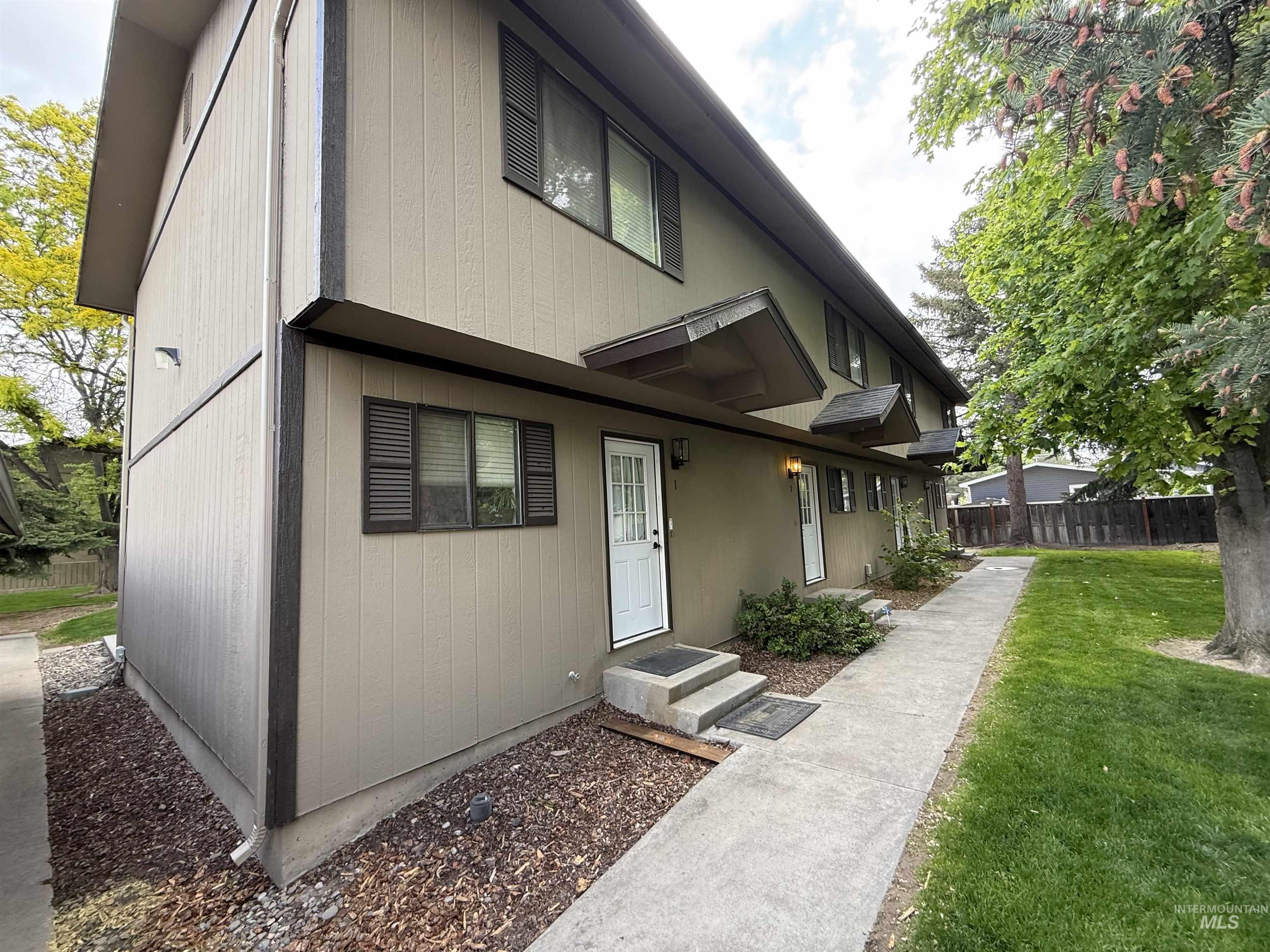 147 Robbins Ave, Twin Falls, Idaho 83301, 2 Bedrooms, 1.5 Bathrooms, Residential Income For Rent, Price $775,000, 98942409