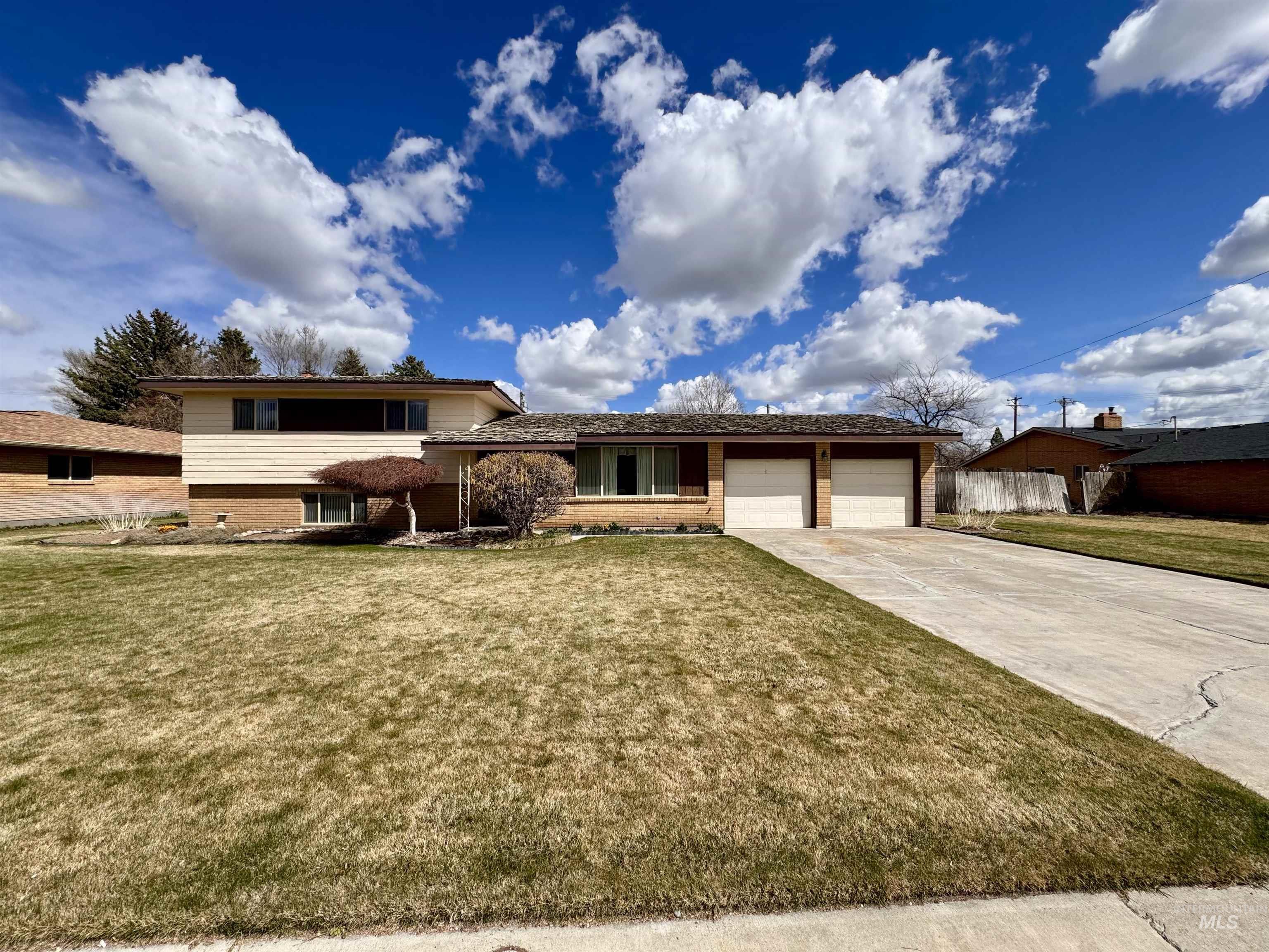 232 Pleasant Way, Rupert, Idaho 83350, 4 Bedrooms, 2 Bathrooms, Residential For Sale, Price $395,000, 98942484