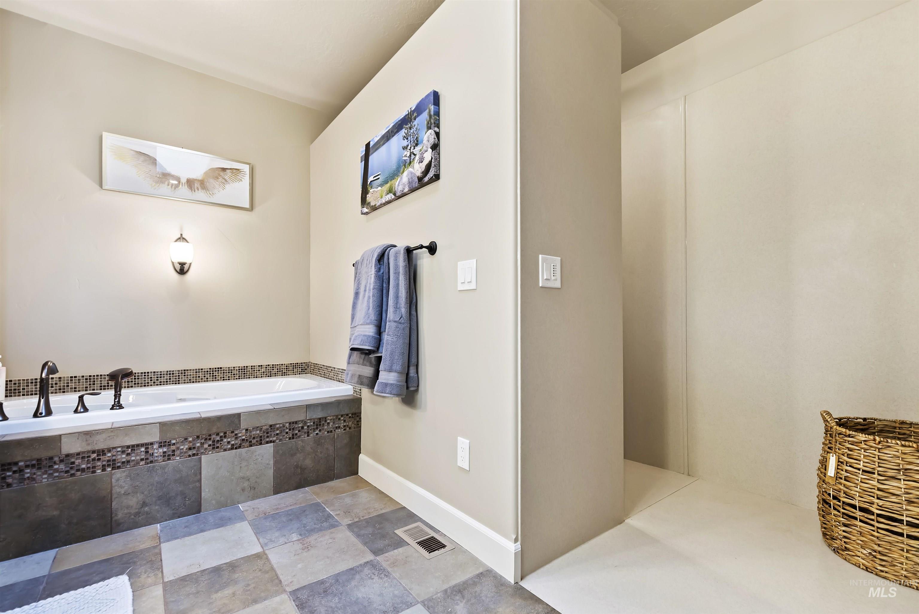 16300 S Curtis Rd., Kuna, Idaho 83634, 6 Bedrooms, 4 Bathrooms, Residential For Sale, Price $9,865,000, 98942625