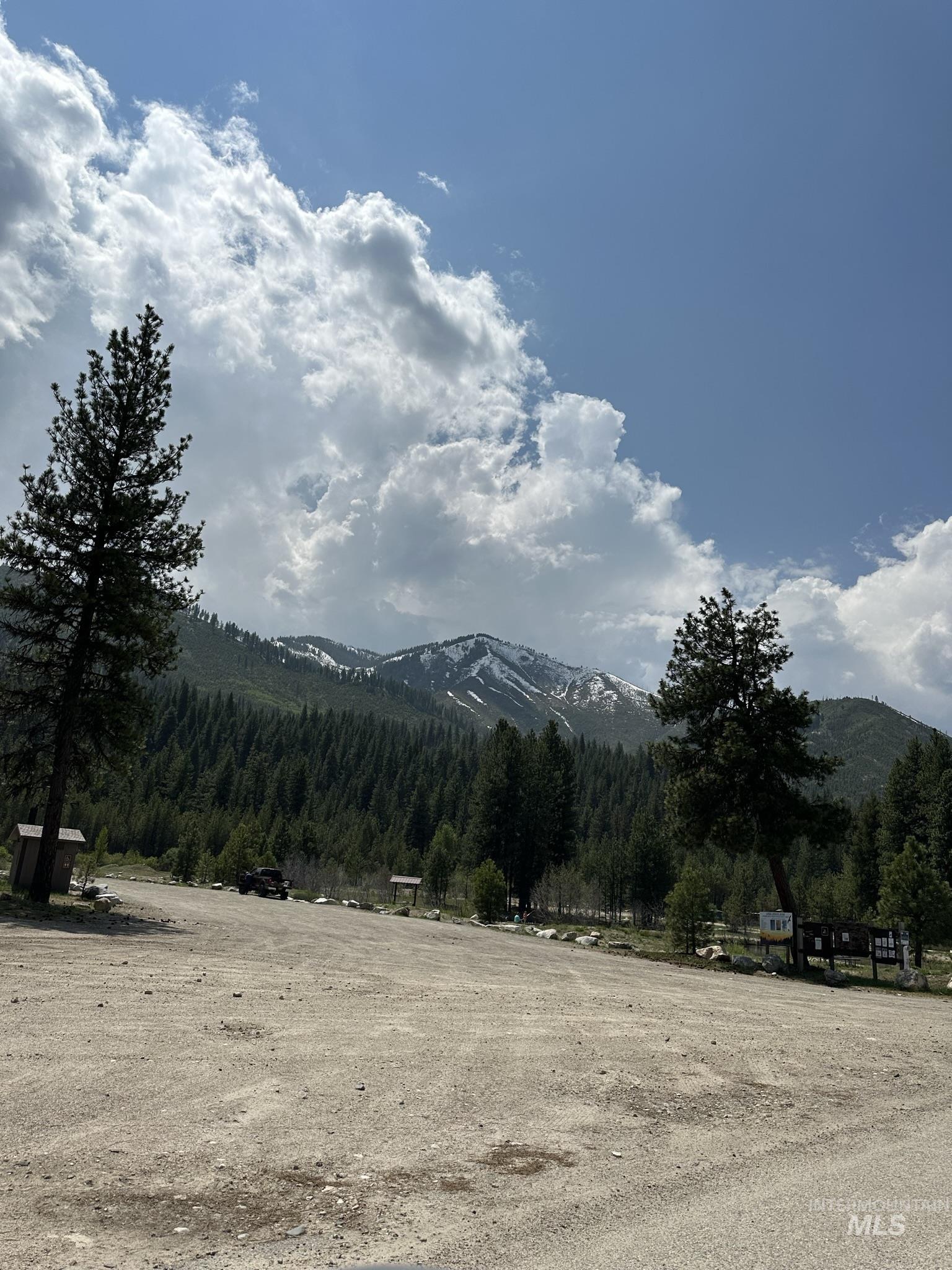 6 Willow Dr, Lowman, Idaho 83637, 3 Bedrooms, 1 Bathroom, Residential For Sale, Price $449,000, 98943062