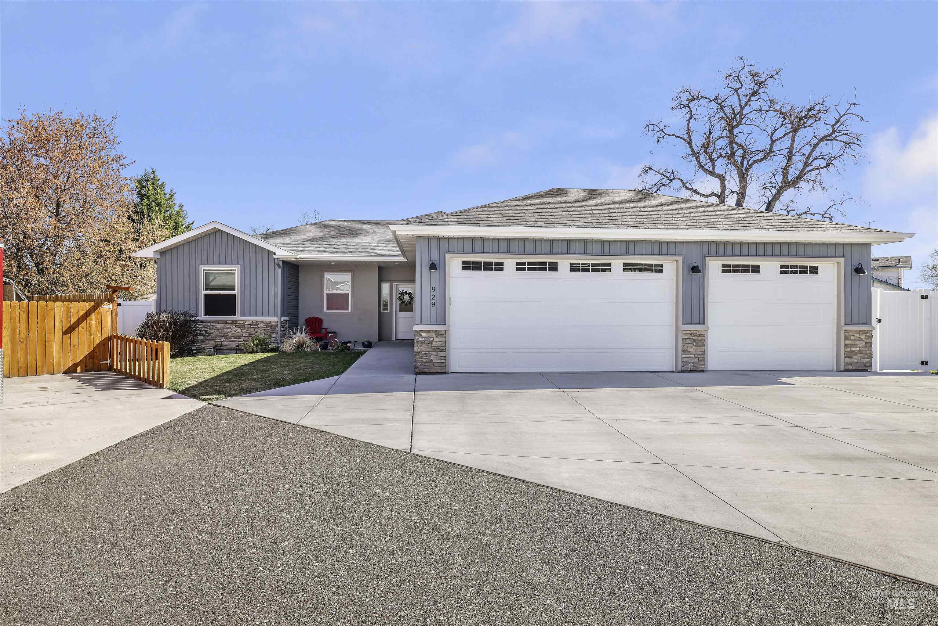 929 Applewood Dr, Buhl, Idaho 83316, 3 Bedrooms, 2 Bathrooms, Residential For Sale, Price $390,000, 98943068