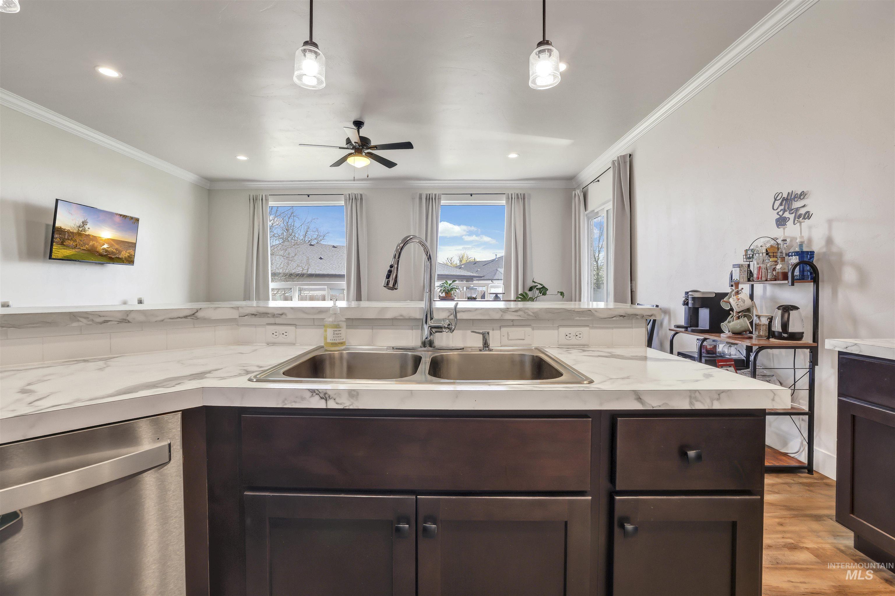 929 Applewood Dr, Buhl, Idaho 83316, 3 Bedrooms, 2 Bathrooms, Residential For Sale, Price $390,000, 98943068