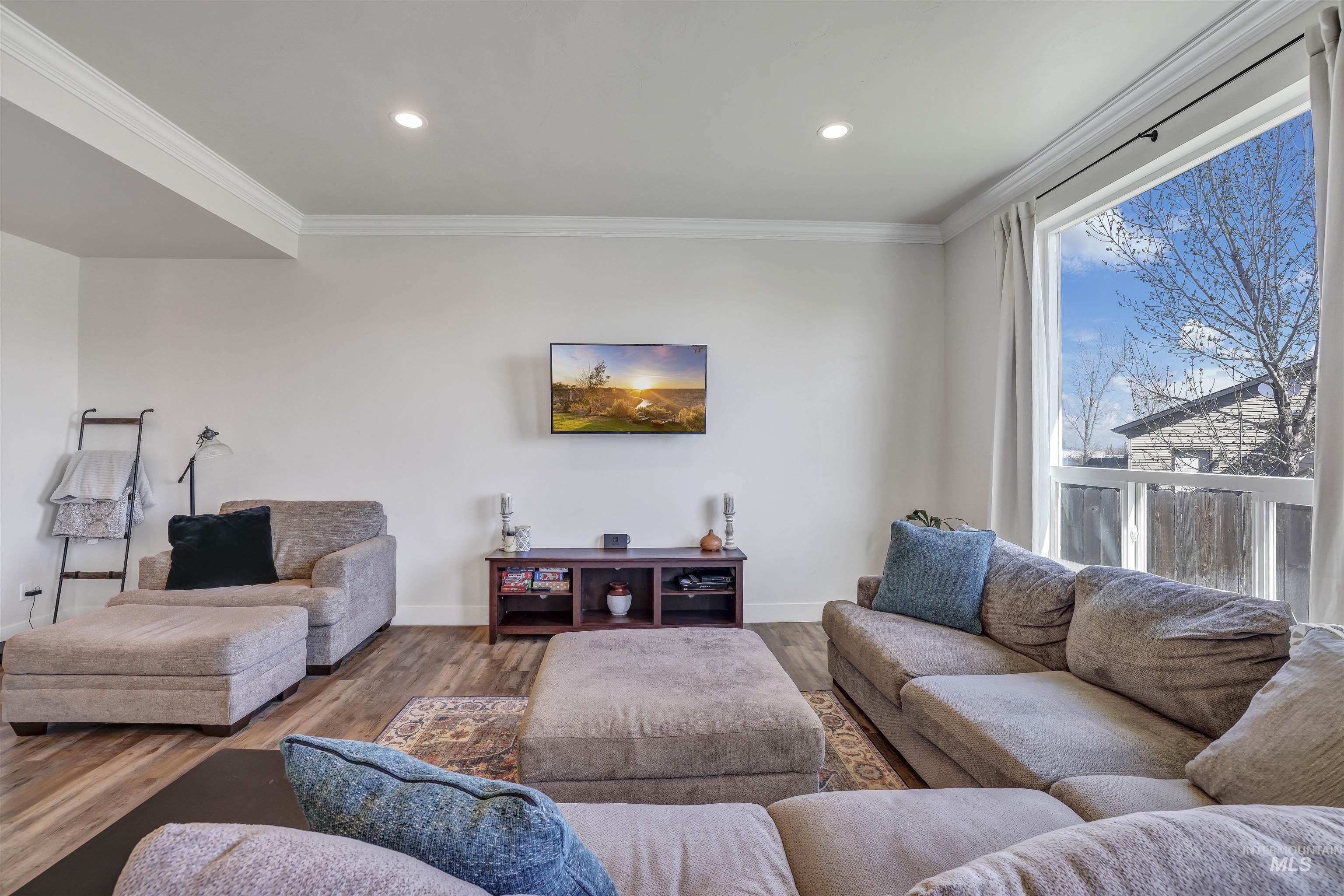 929 Applewood Dr, Buhl, Idaho 83316, 3 Bedrooms, 2 Bathrooms, Residential For Sale, Price $390,000, 98943068