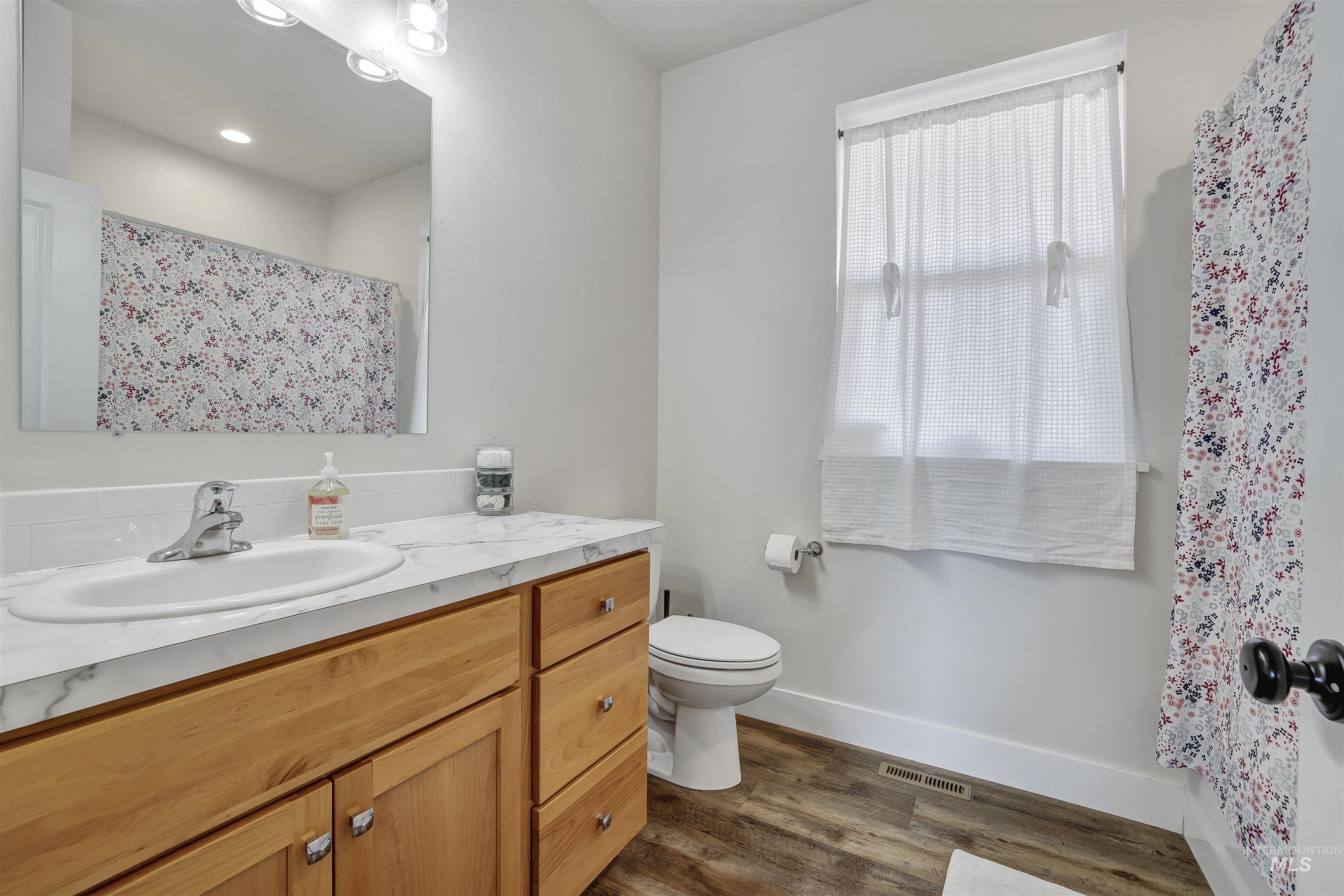 929 Applewood Dr, Buhl, Idaho 83316, 3 Bedrooms, 2 Bathrooms, Residential For Sale, Price $390,000, 98943068