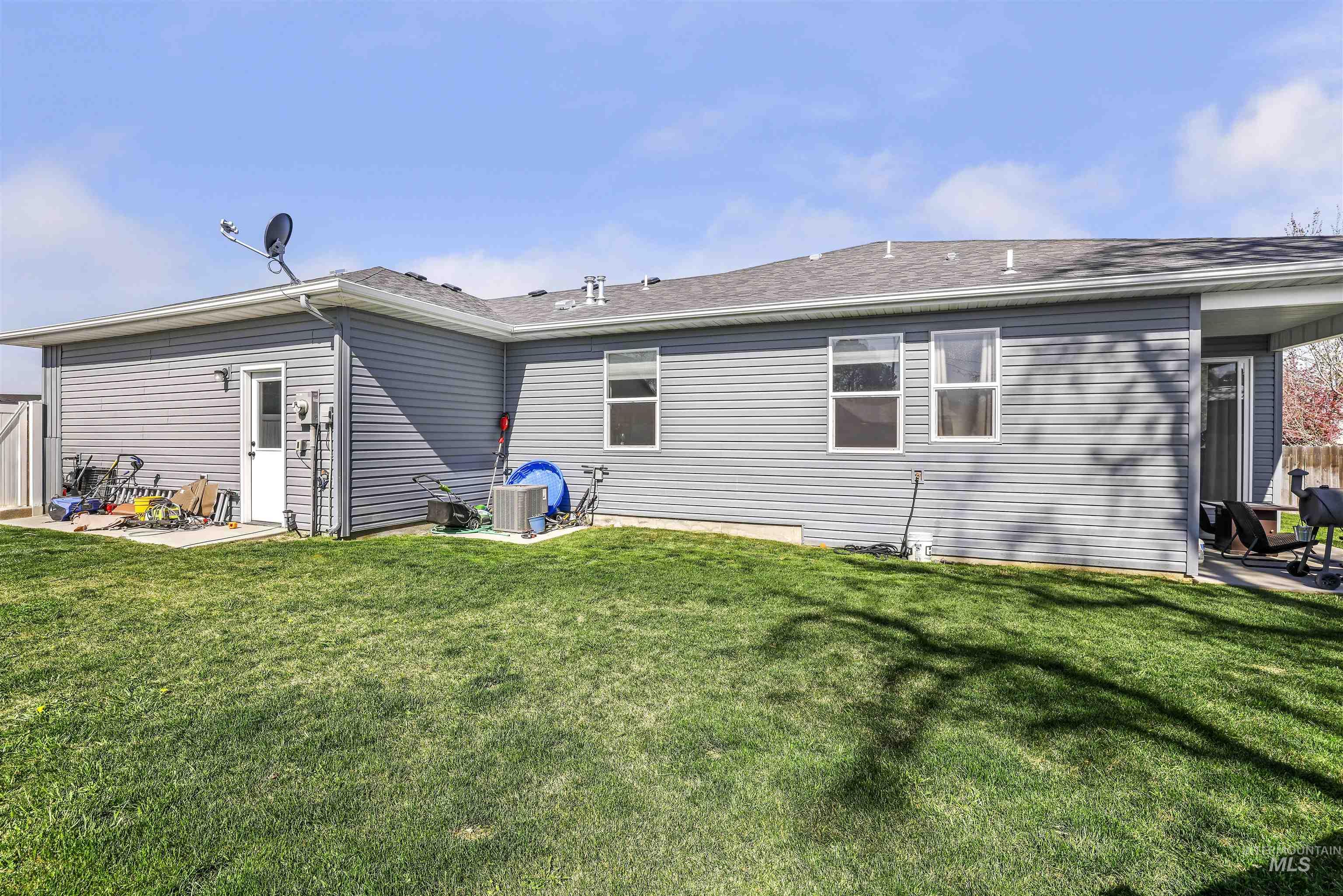 929 Applewood Dr, Buhl, Idaho 83316, 3 Bedrooms, 2 Bathrooms, Residential For Sale, Price $390,000, 98943068