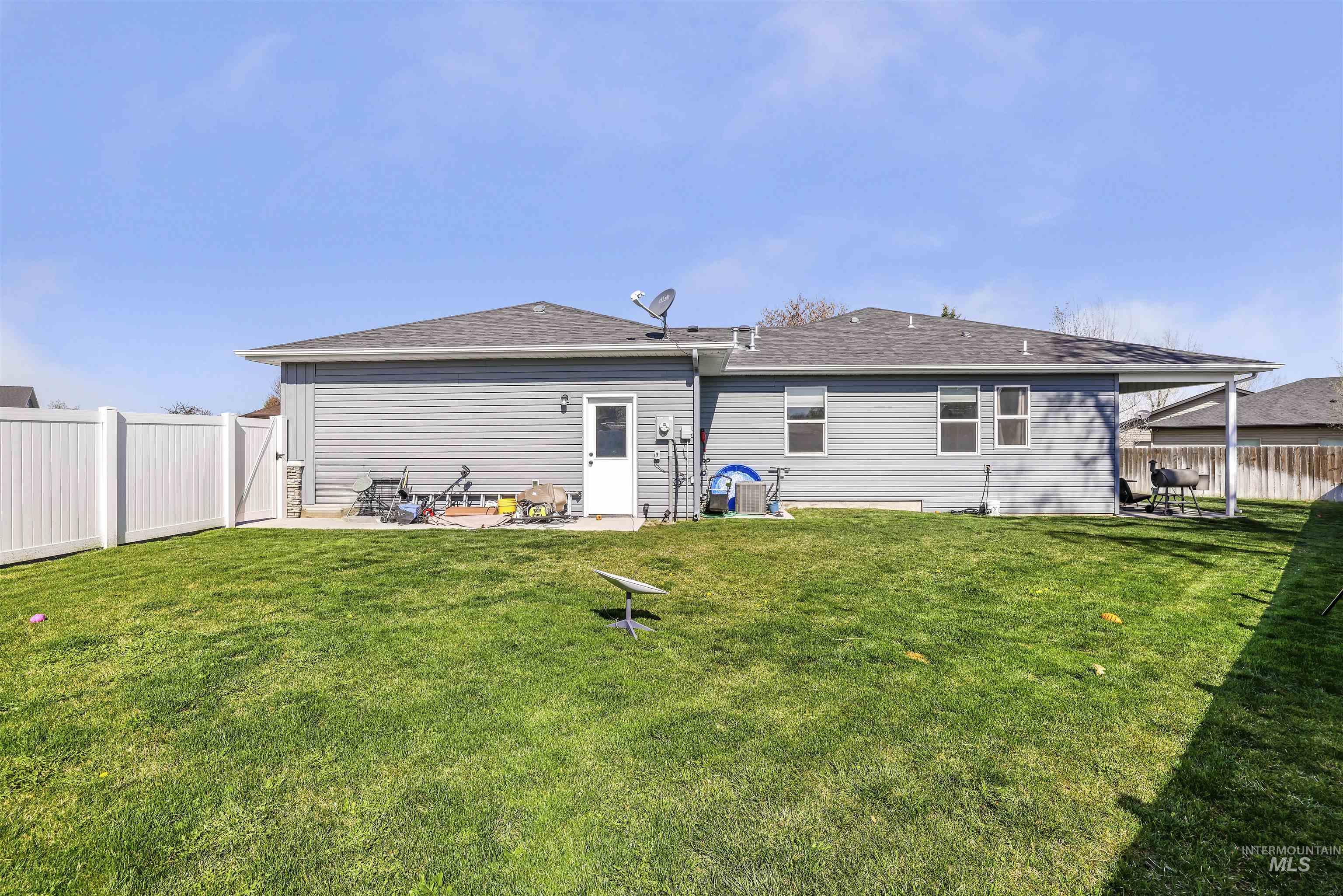 929 Applewood Dr, Buhl, Idaho 83316, 3 Bedrooms, 2 Bathrooms, Residential For Sale, Price $390,000, 98943068