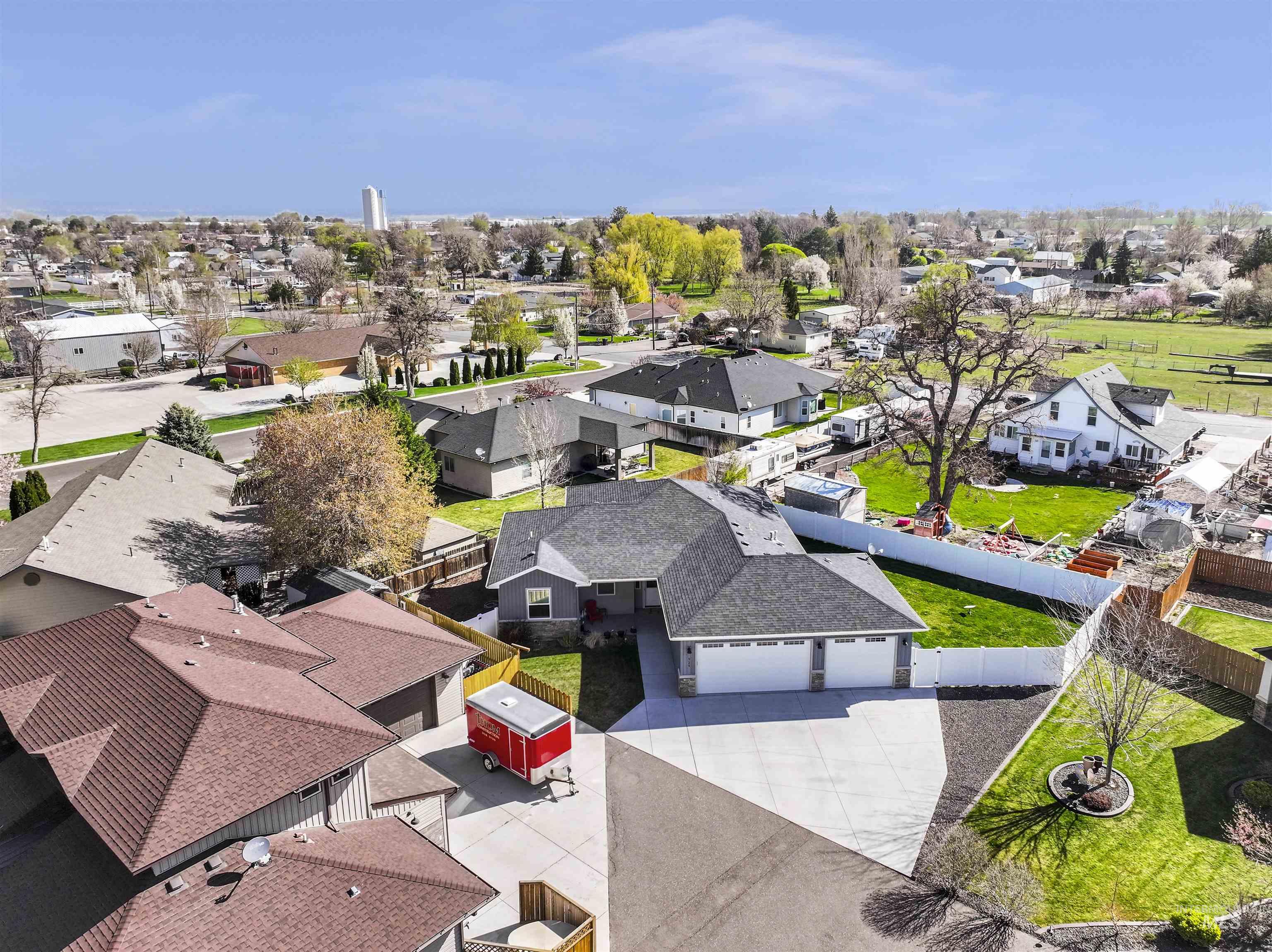 929 Applewood Dr, Buhl, Idaho 83316, 3 Bedrooms, 2 Bathrooms, Residential For Sale, Price $390,000, 98943068