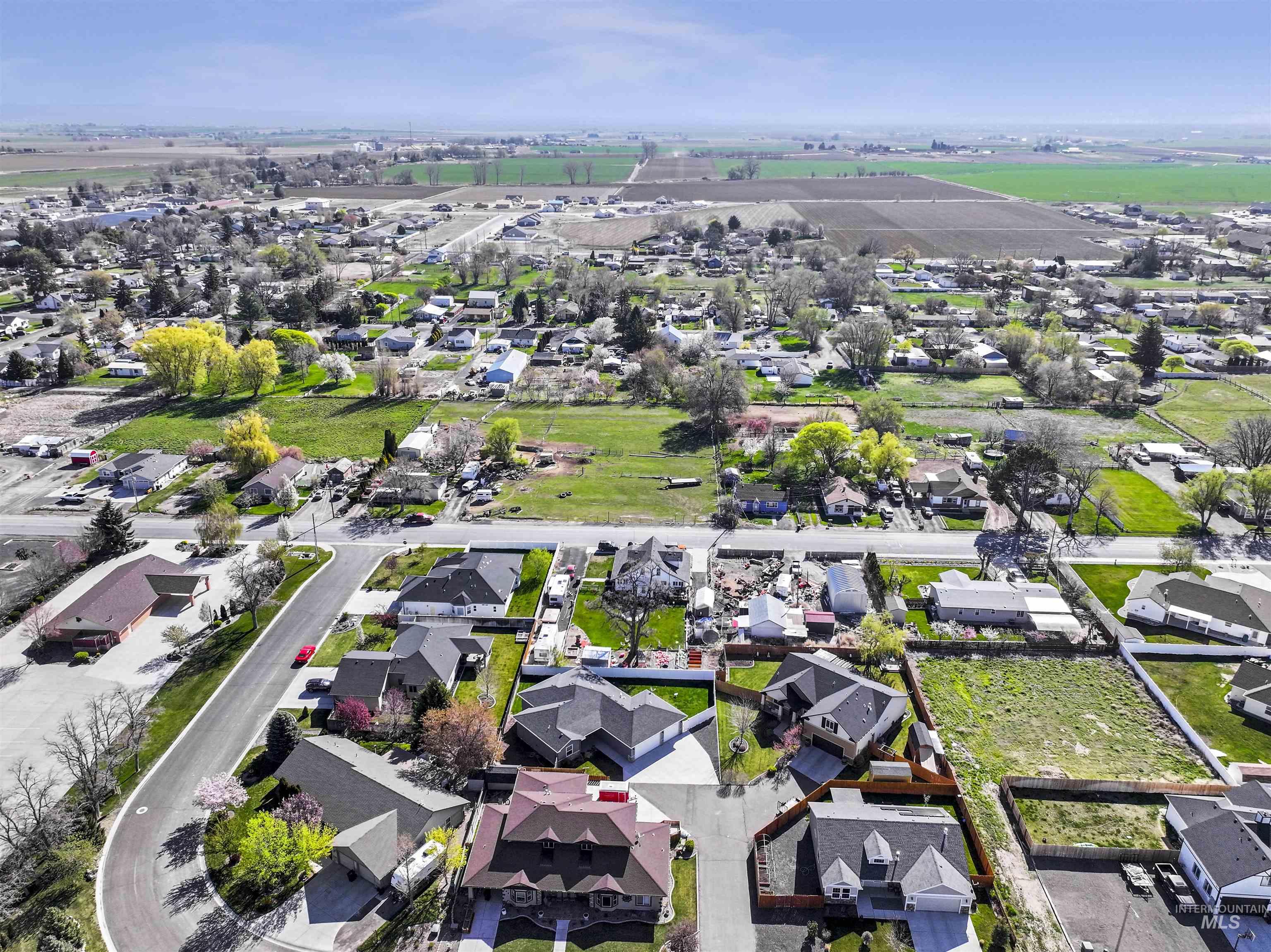 929 Applewood Dr, Buhl, Idaho 83316, 3 Bedrooms, 2 Bathrooms, Residential For Sale, Price $390,000, 98943068