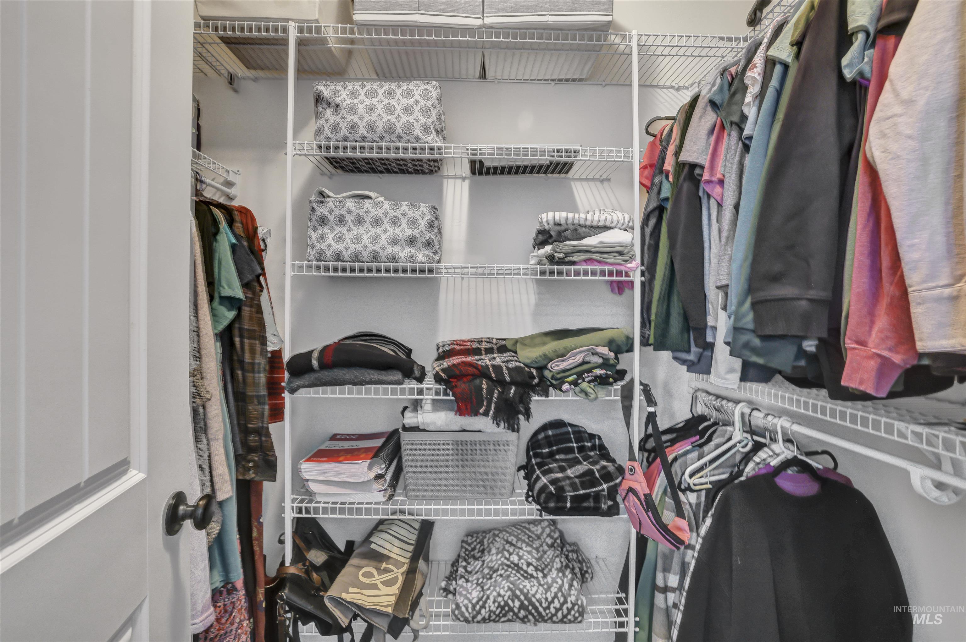 929 Applewood Dr, Buhl, Idaho 83316, 3 Bedrooms, 2 Bathrooms, Residential For Sale, Price $390,000, 98943068