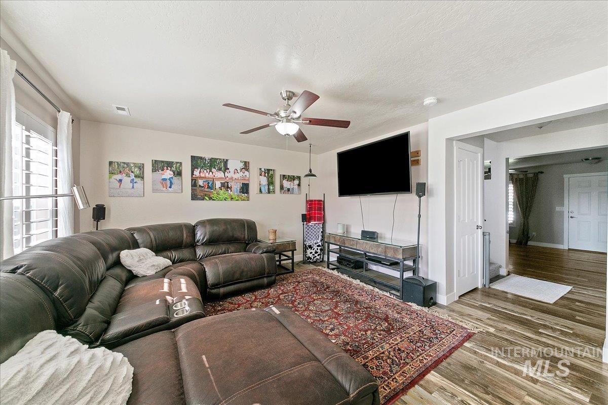 1110 N Finsbury Avenue, Star, Idaho 83669, 4 Bedrooms, 3 Bathrooms, Residential For Sale, Price $514,900, 98943102