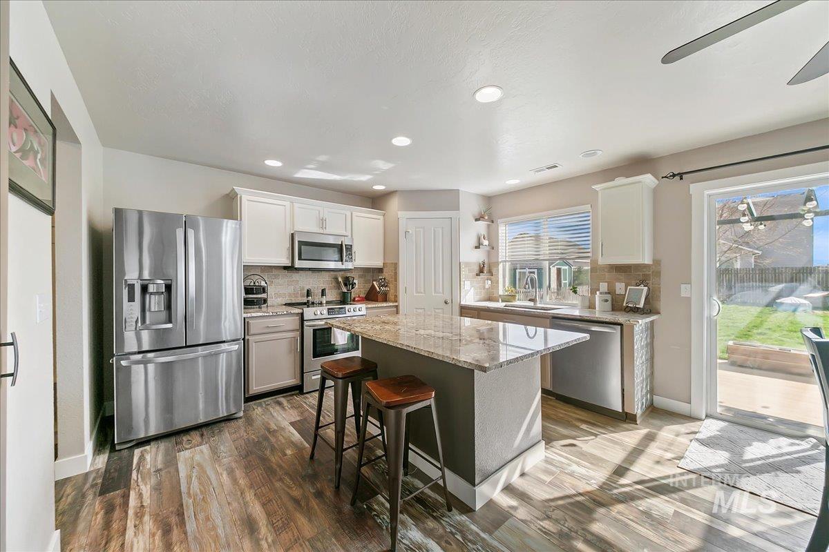1110 N Finsbury Avenue, Star, Idaho 83669, 4 Bedrooms, 3 Bathrooms, Residential For Sale, Price $514,900, 98943102